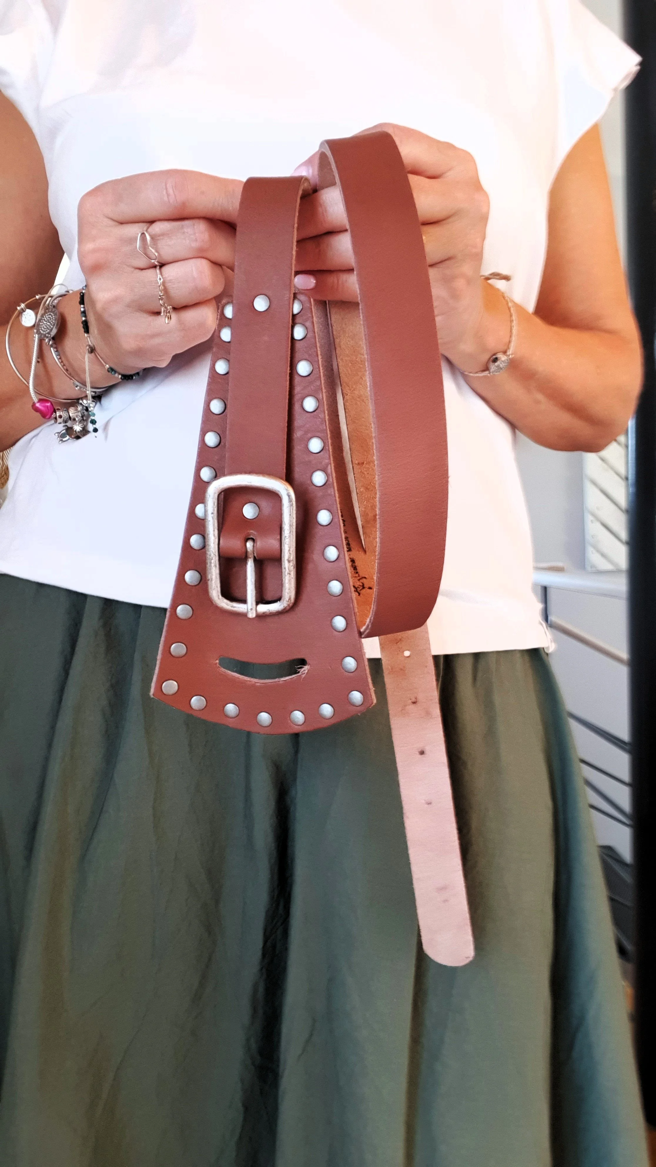 Cinturón Boho Camel tachas