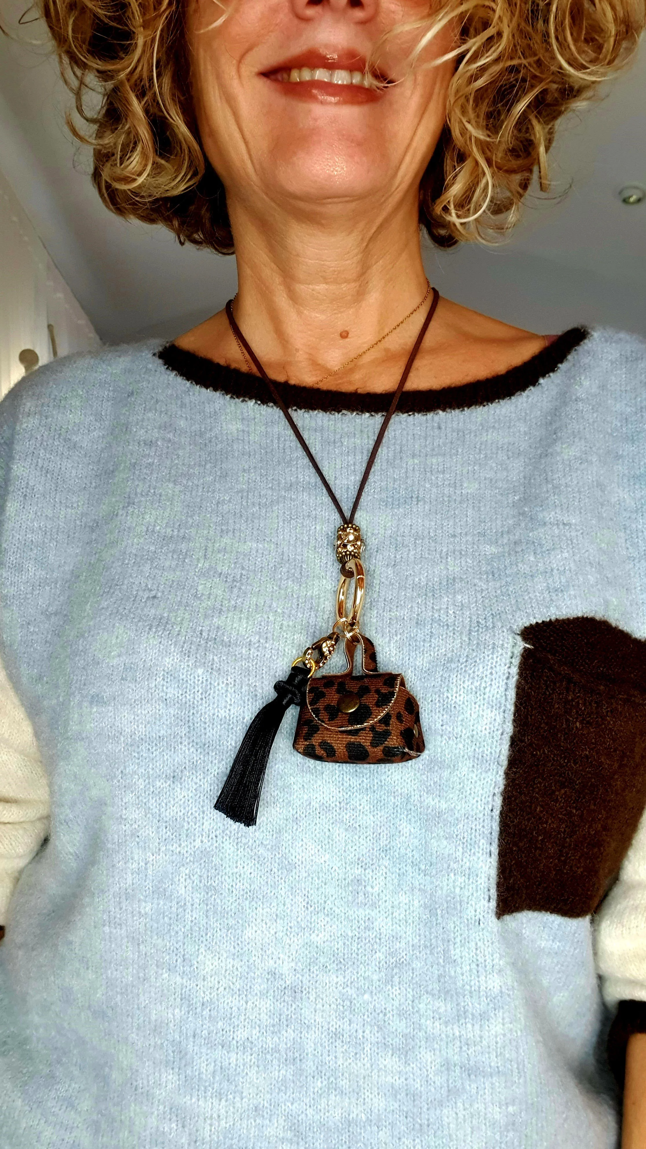 Collar bolsito print