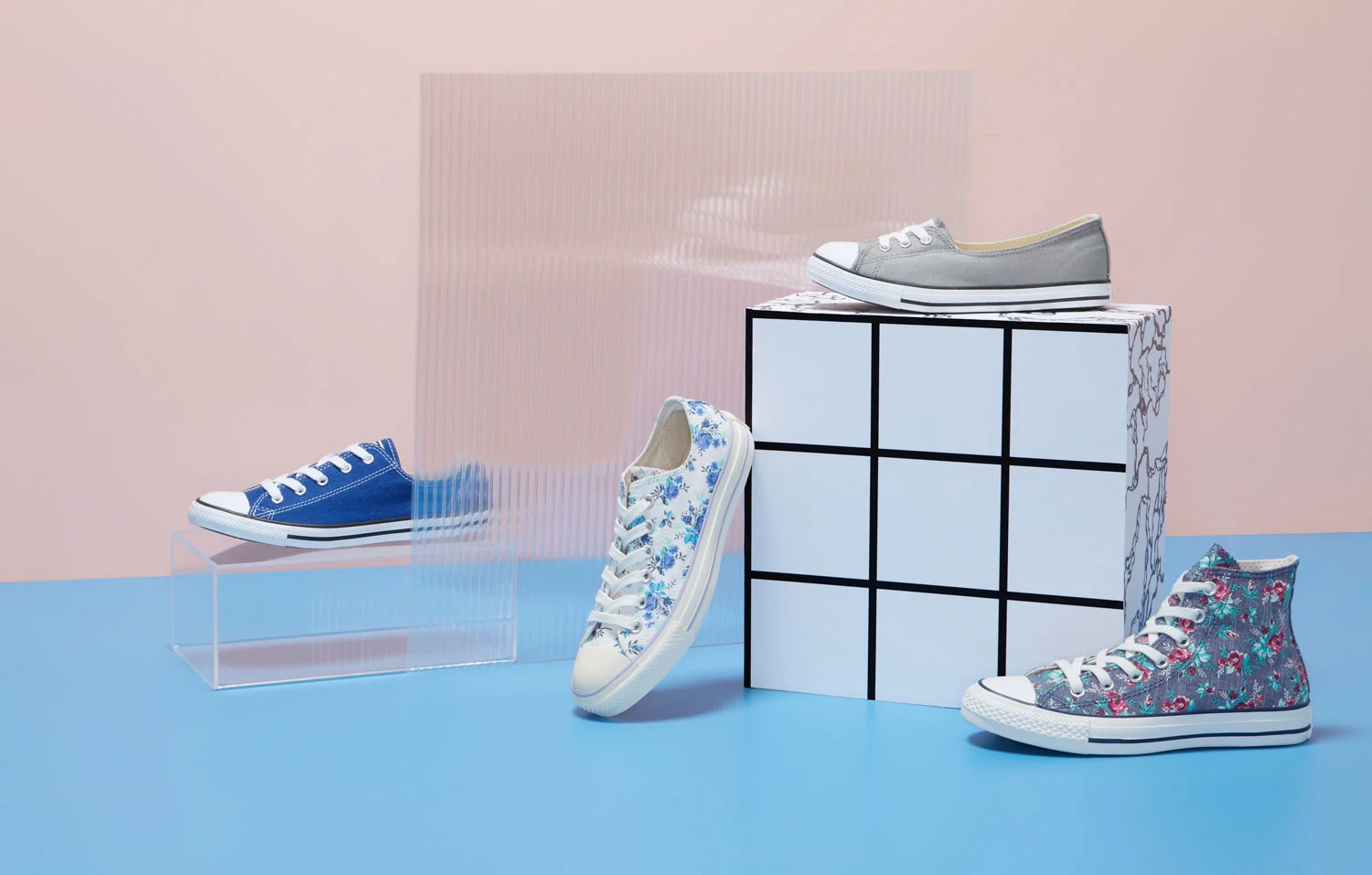 CONVERSE_WOMEN_MAIN_RETOUCH_1500.jpg