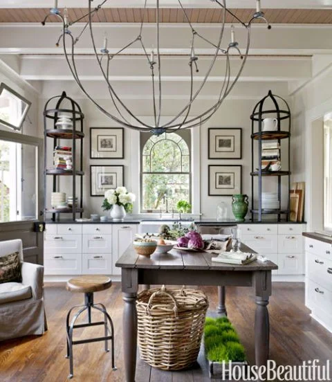 54c0597095e39_-_chandelier-in-modern-traditional-kitchen-0512-ktichen01-xln-2.jpg