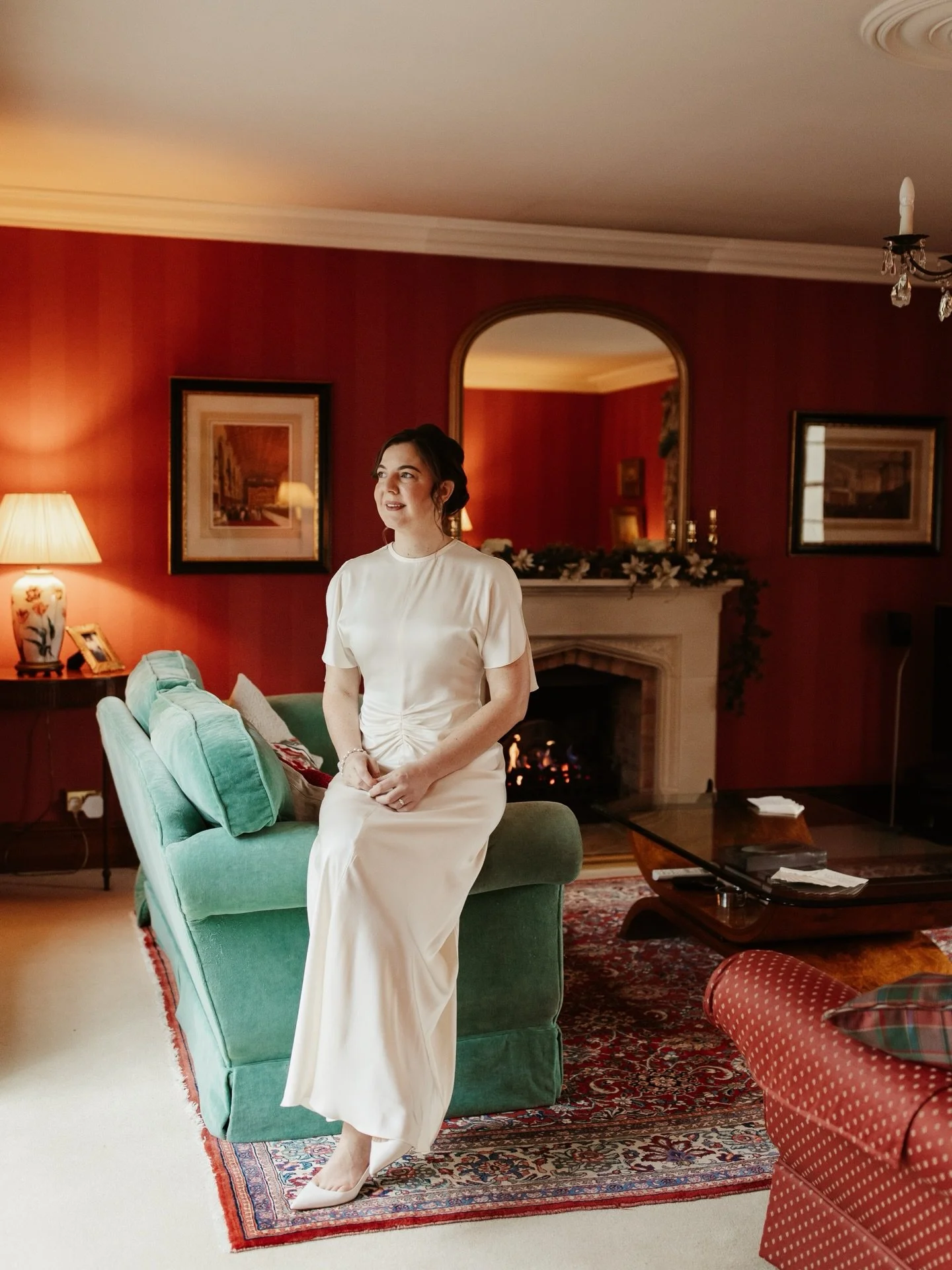 Gillian + Craig 💫

Before their ceremony, they decided to share a first look in the living room. A first look is all about taking a wee bit of time together before the events of the day begin. You can totally appreciate your partners reaction, show 