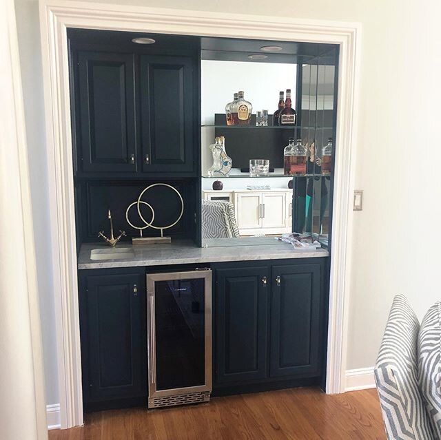 WetBar Refresher. A new wine refrigerator, bold cabinet and trim color, acrylic cabinet pulls, marble countertop, and white bar sink. Love the client's attention to detail with perfectly placed accents.
⁠⠀ #homebar #housegoals #bardesign #homedetails