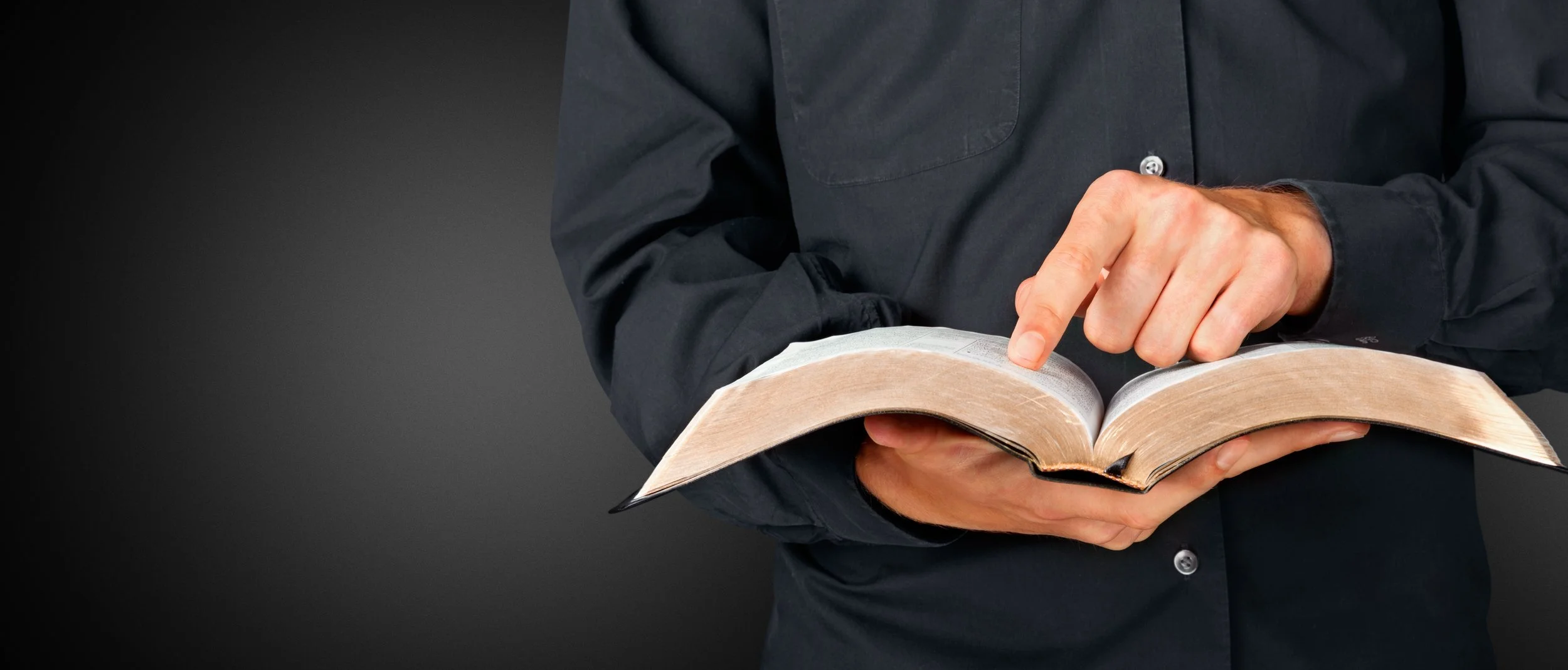 man-is-business-suit-reading-bible.jpg