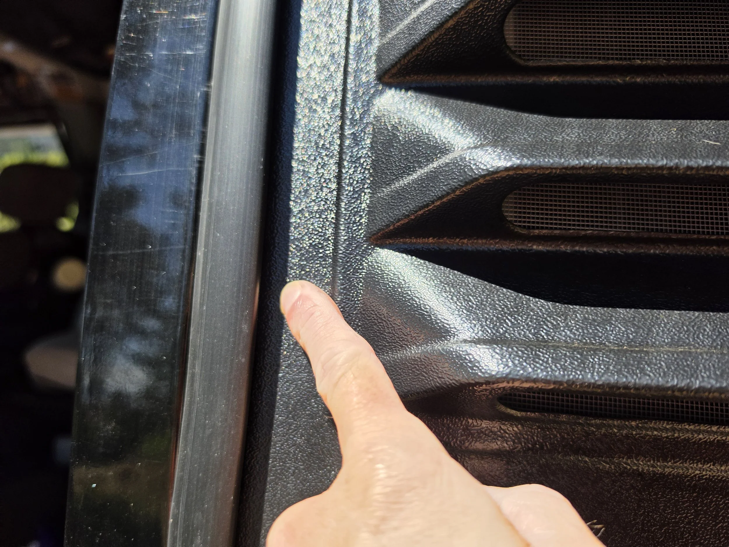 mitsubishi-delica-l300-louvers-apply-here-2.jpg