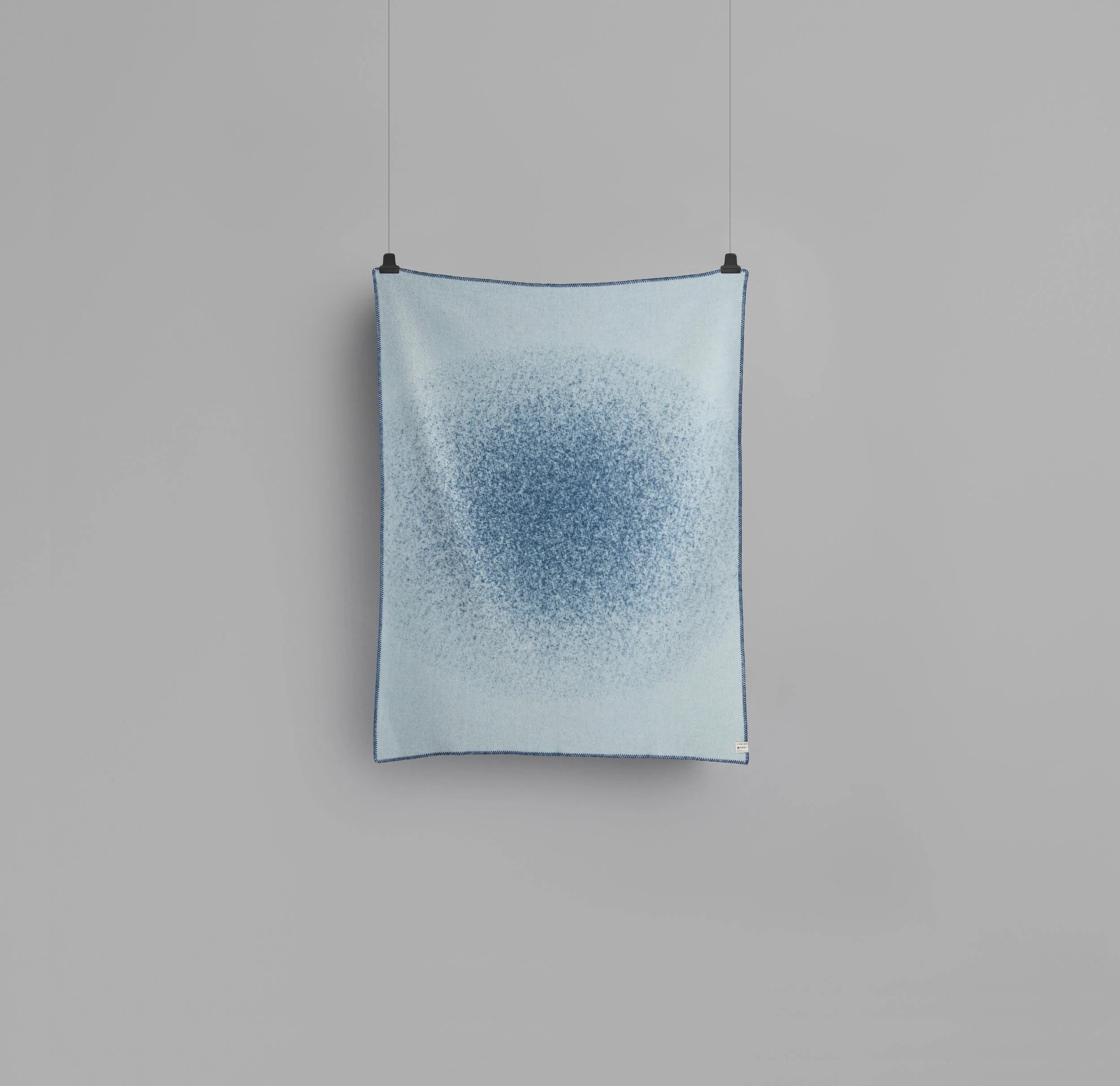 COLOR-NOISE_THROW_BLUE-LIGHTBLUE_1654_BACK.jpg