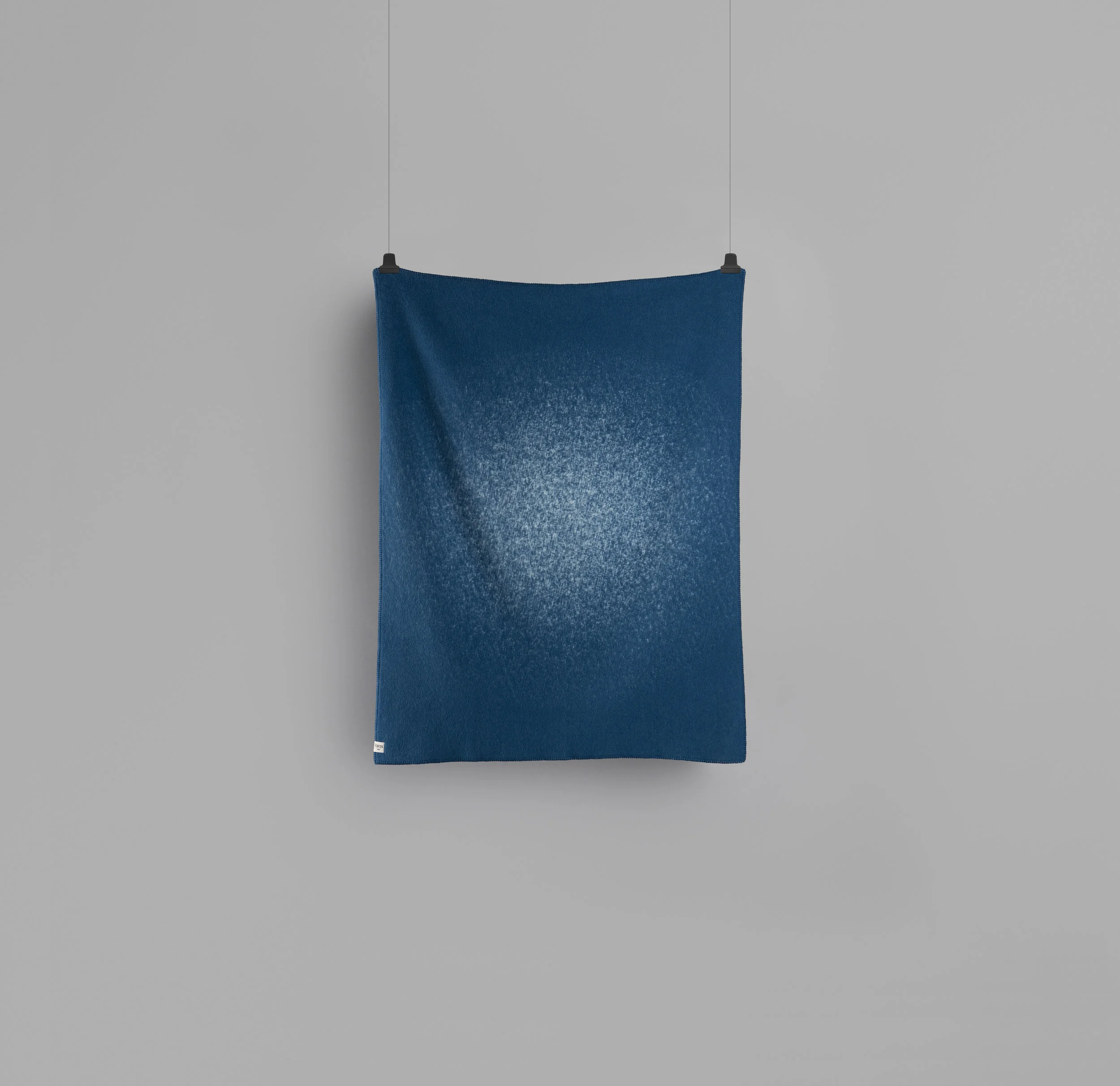 COLOR-NOISE_THROW_BLUE-LIGHTBLUE_1654_FRONT.jpg
