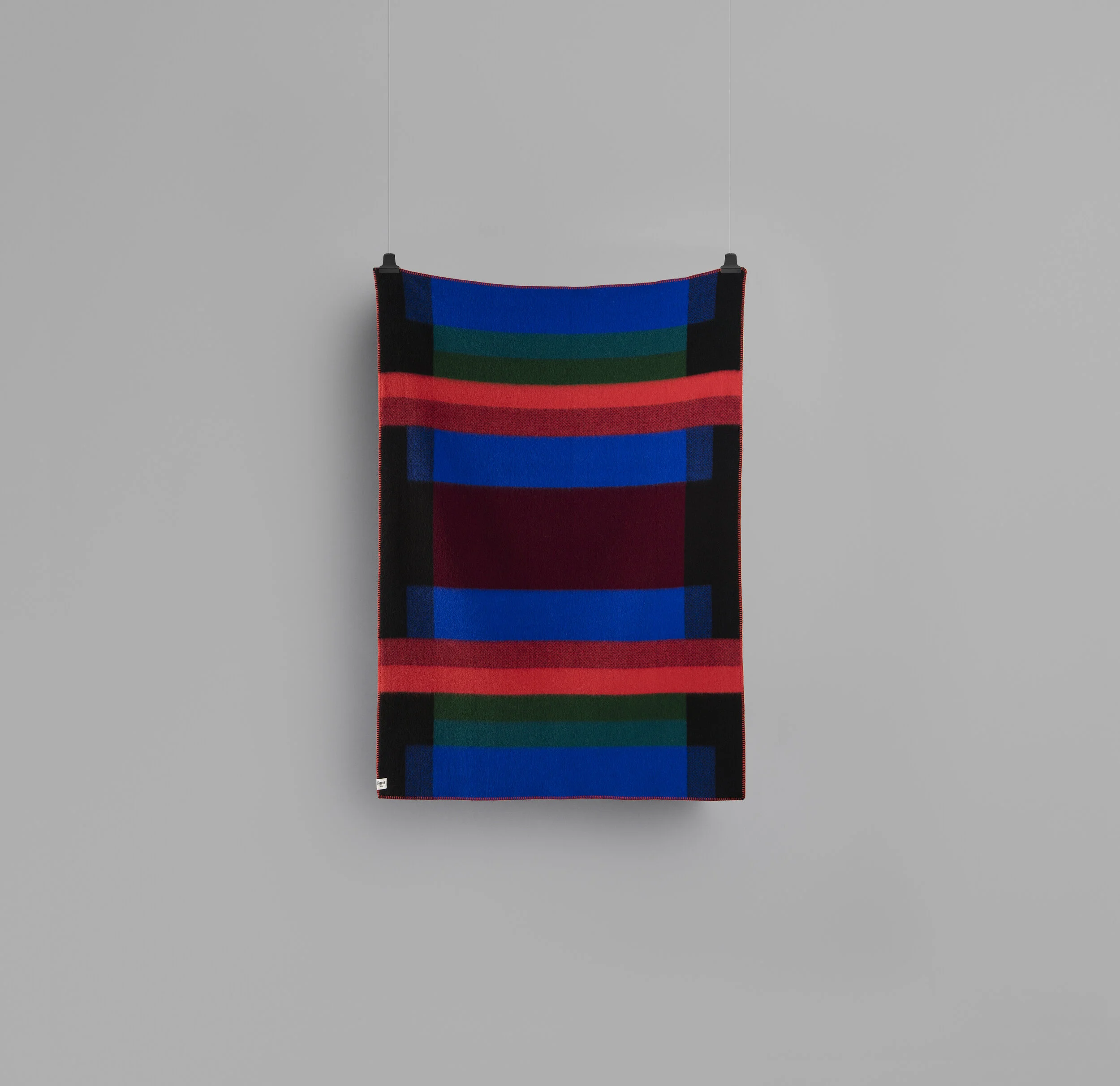 MIKKEL_THROW_DARK_3751_FRONT.jpg
