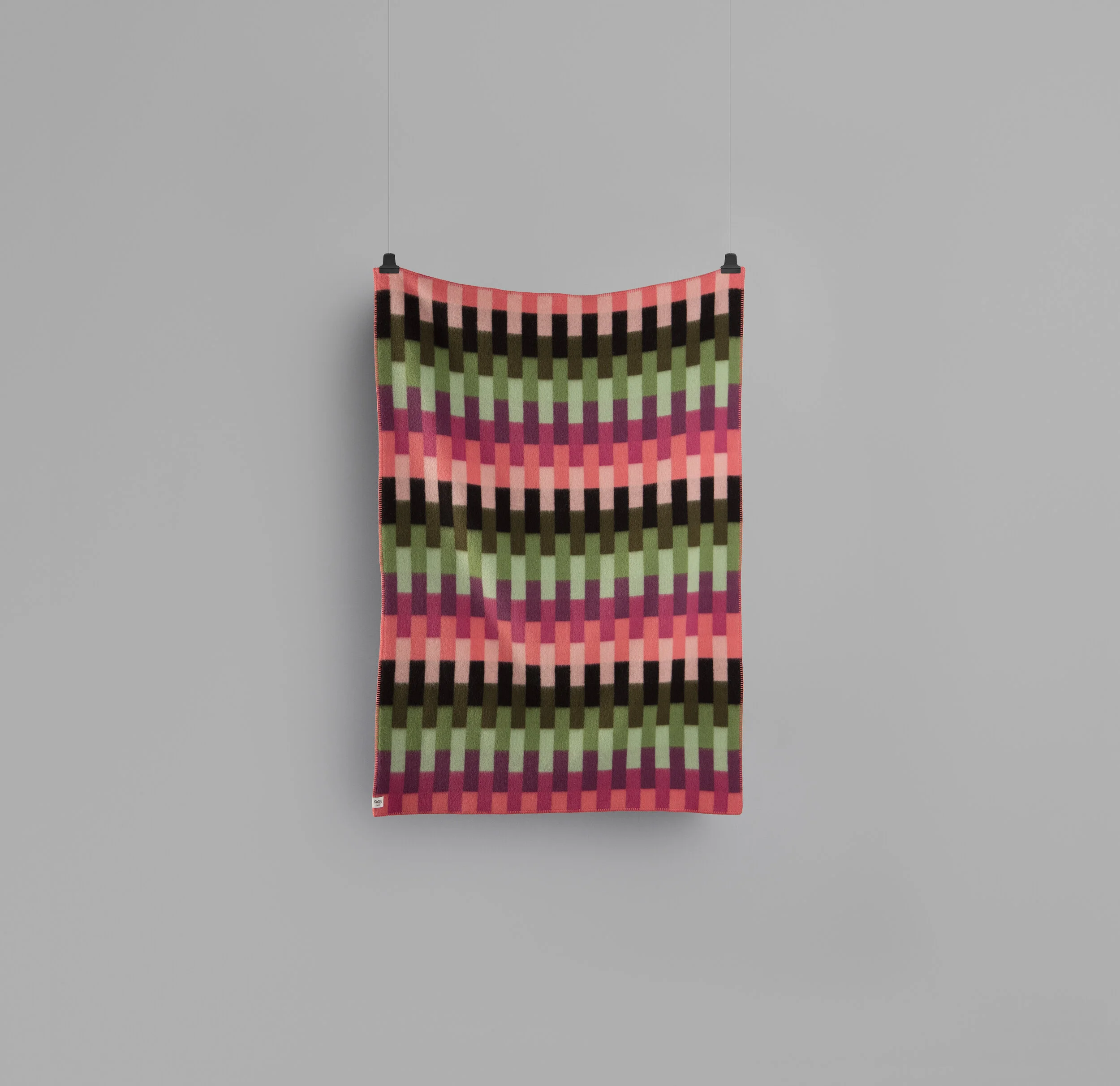 ÅSMUND-BOLD_THROW_PINK-GREEN_4151_FRONT.jpg