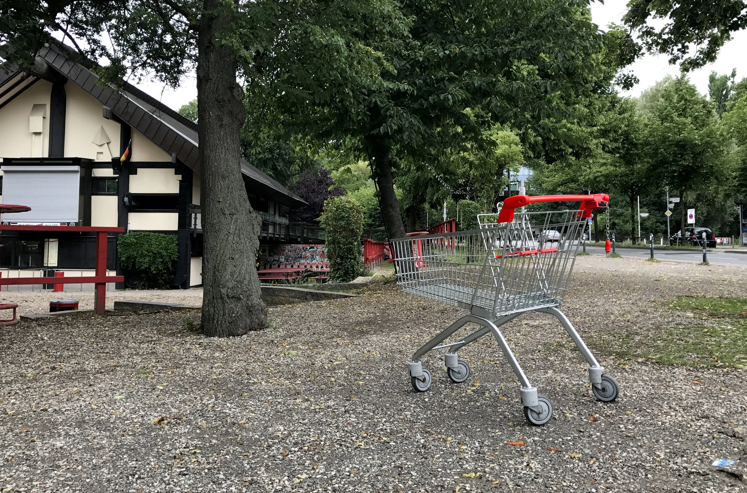 Open basket, closed for business, Hannover, Germany