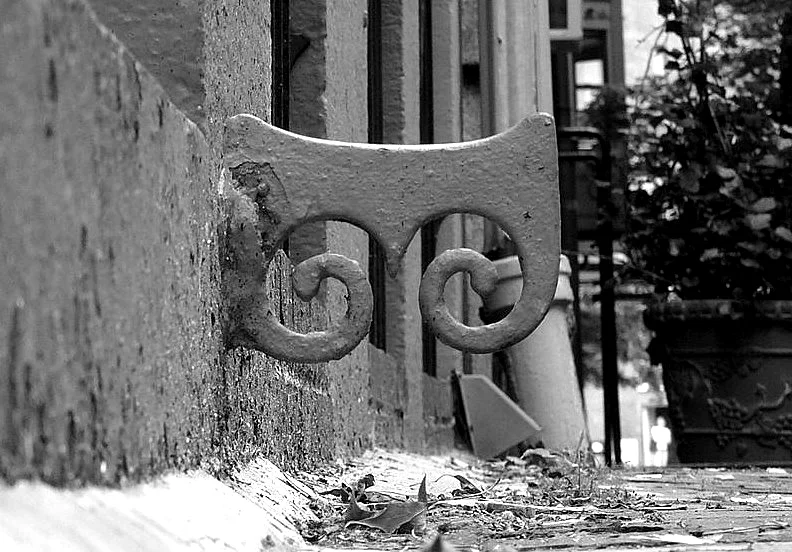 Ionic knife, Boston