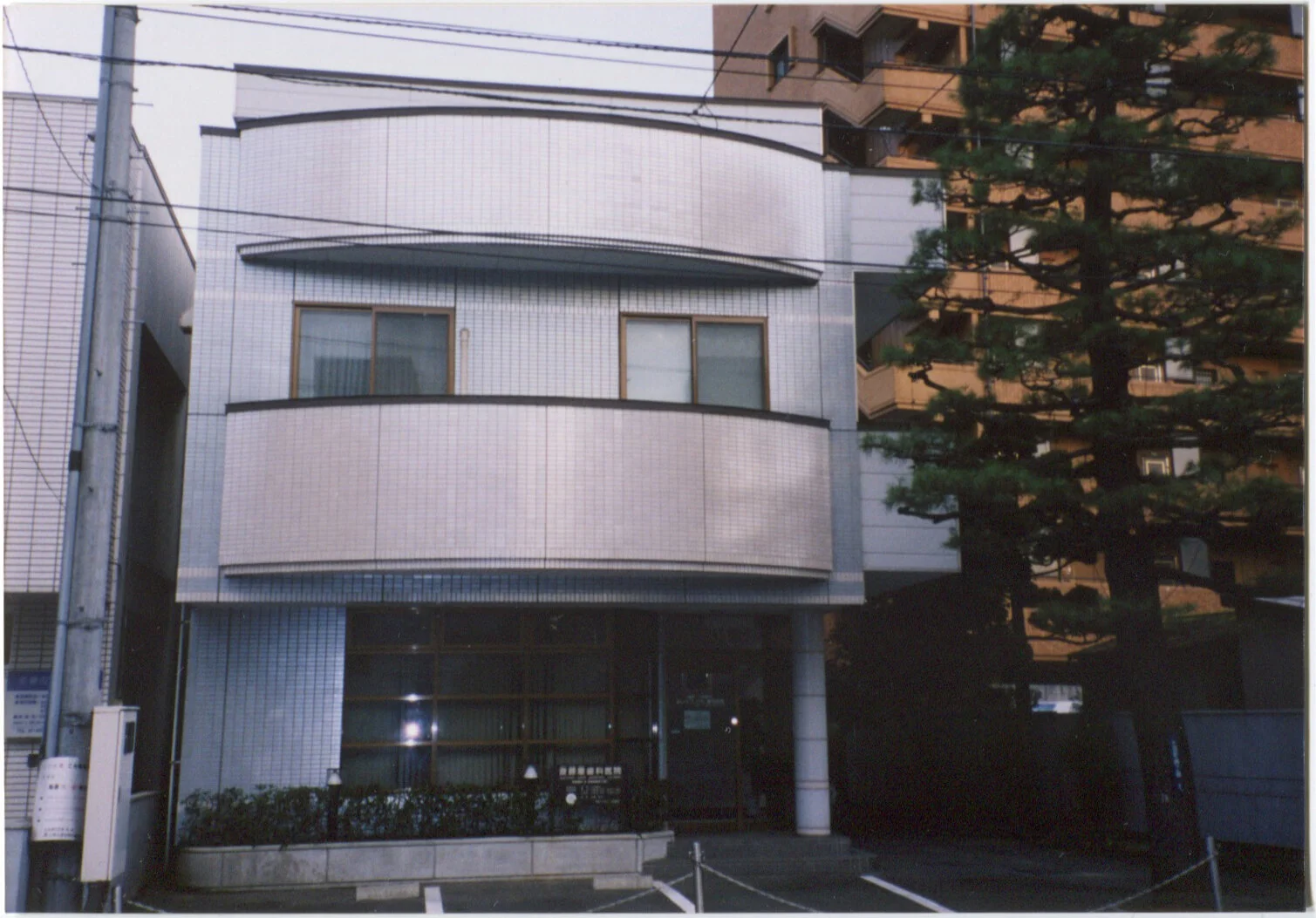 silver-house_low.jpg
