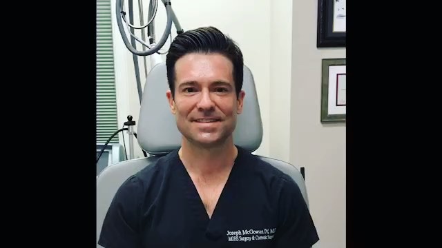 *Fraxel Treatment - Cutting edge technology* (3 videos: swipe left to watch full procedure)
❗️2 important benefits:
&bull; Prevents the progression of precancerous sun-related change on our skin that occurs.
&bull; Reverses fine lines, wrinkles, pore