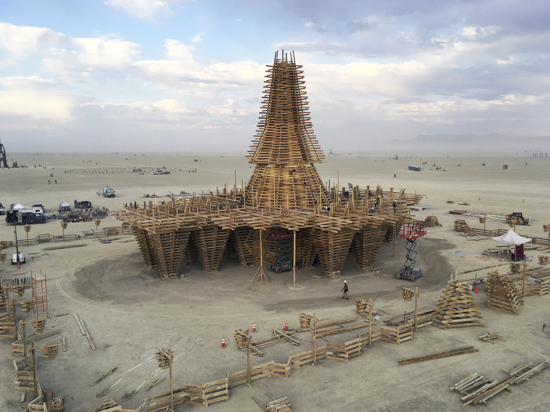 burning_man_temple_construction_marisha_farnsworth.jpg