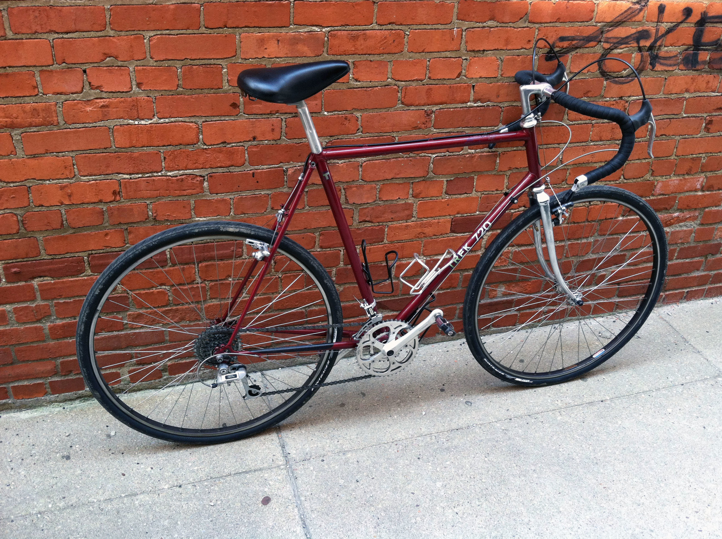 01 1984 Trek 720 Touring Bike.jpg