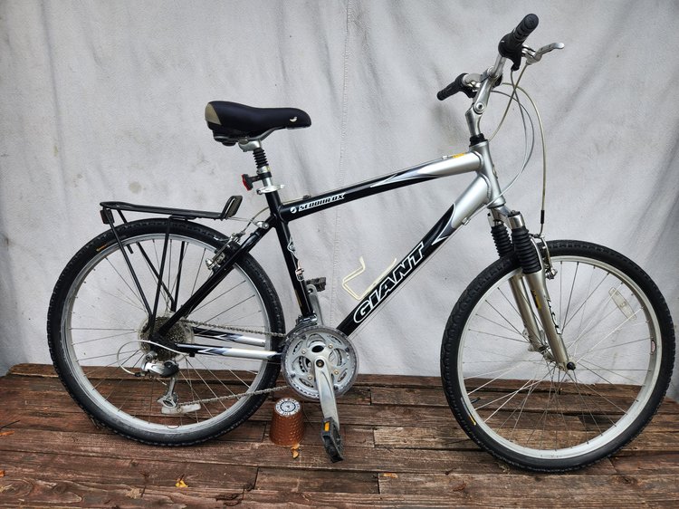 giant sedona dx bicycle USED Small Comfort Hybrid Bike 3x8 Speed Shimano Rim B GIANT SEDONA DX HYBRID COMFORT