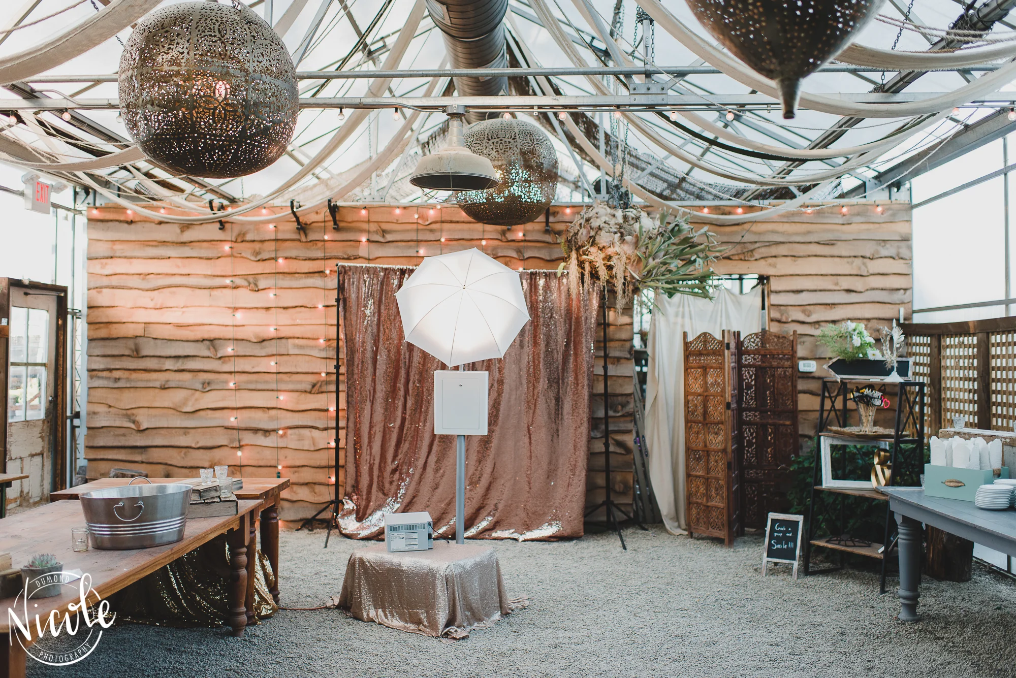 reasons-to-have-a-photobooth-at-your-wedding
