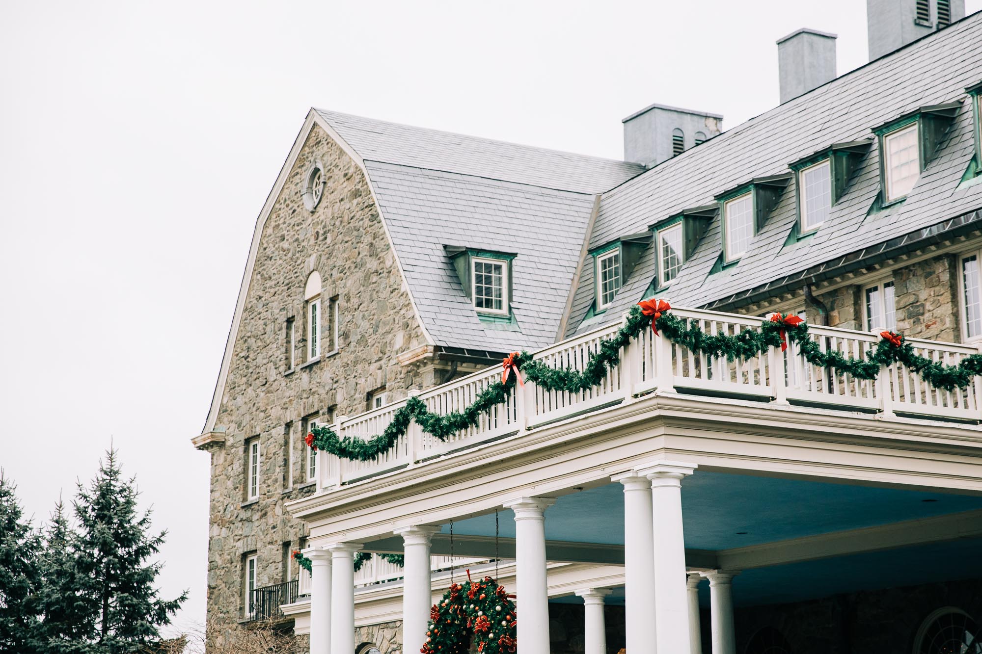 skytop-lodge-pocono-winter-wedding-7927.jpg