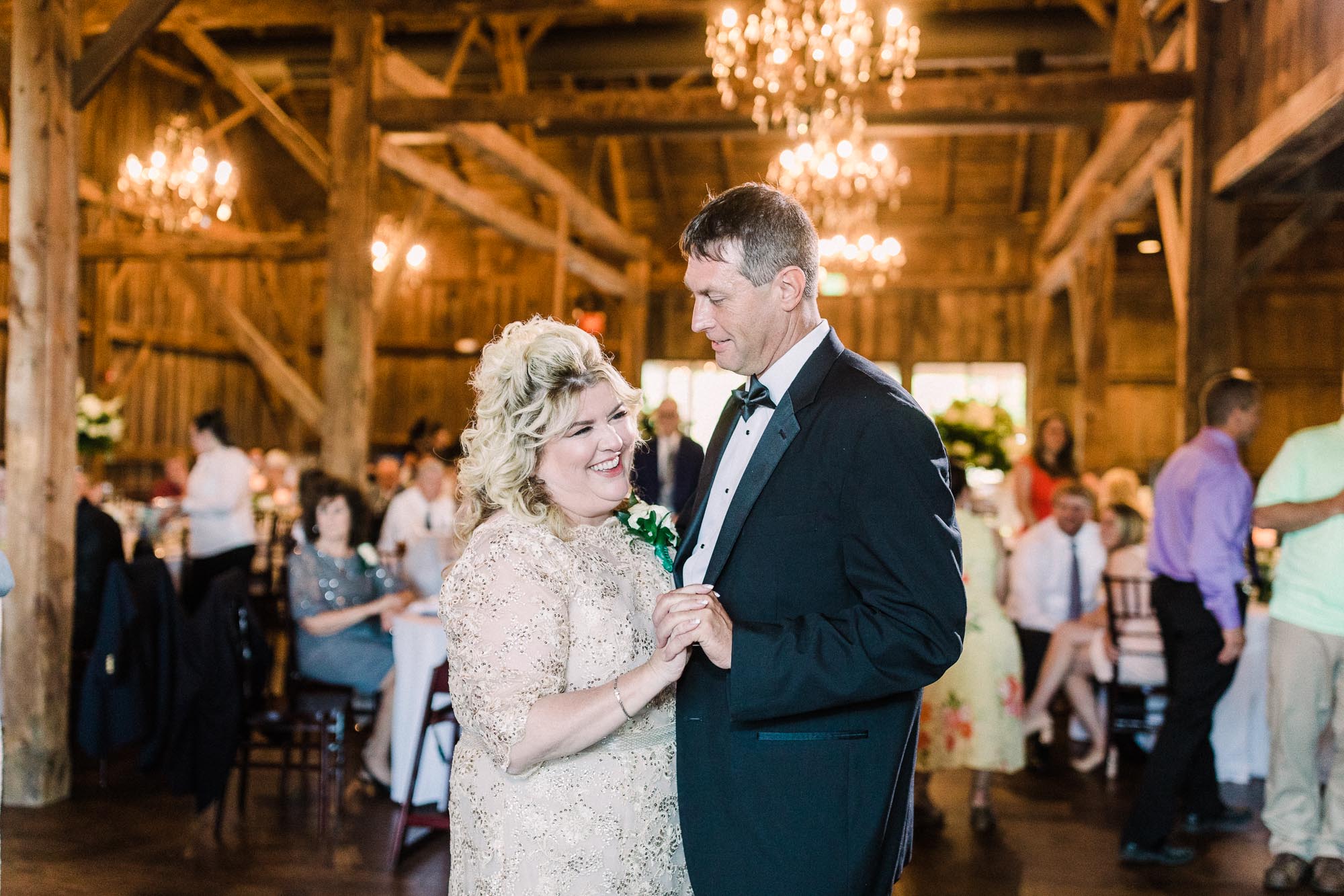 frosty-valley-danville-barn-wedding-3069.jpg