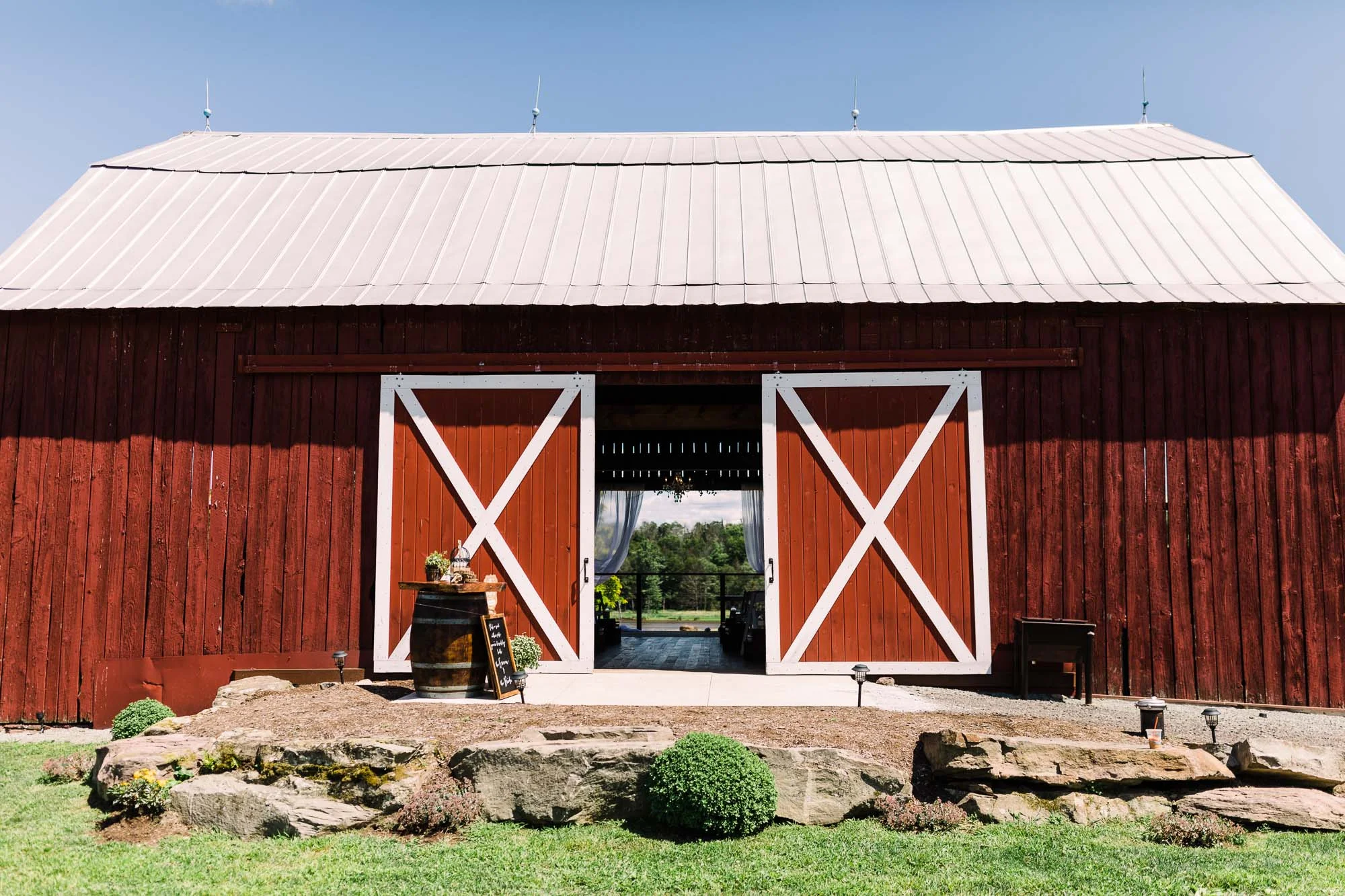 barn-at-glistening-pond-august-wedding-2995.jpg