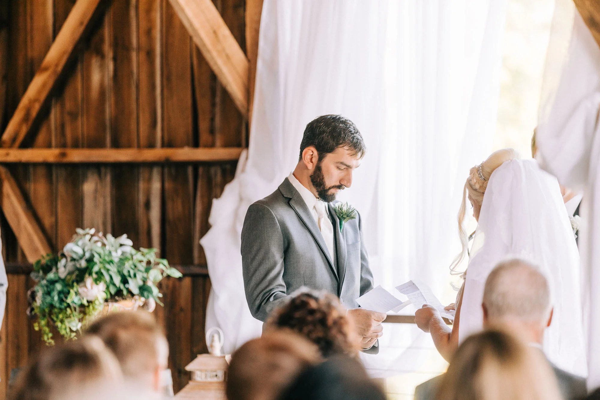 barn-at-glistening-pond-august-wedding-3323.jpg