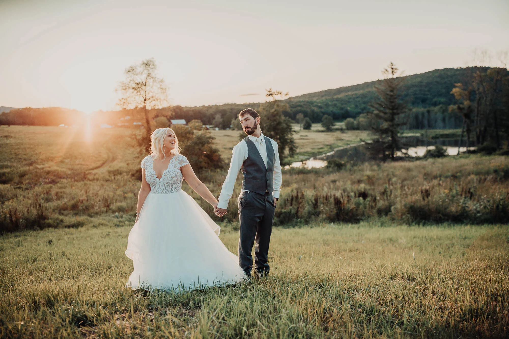 barn-at-glistening-pond-august-wedding-4023.jpg