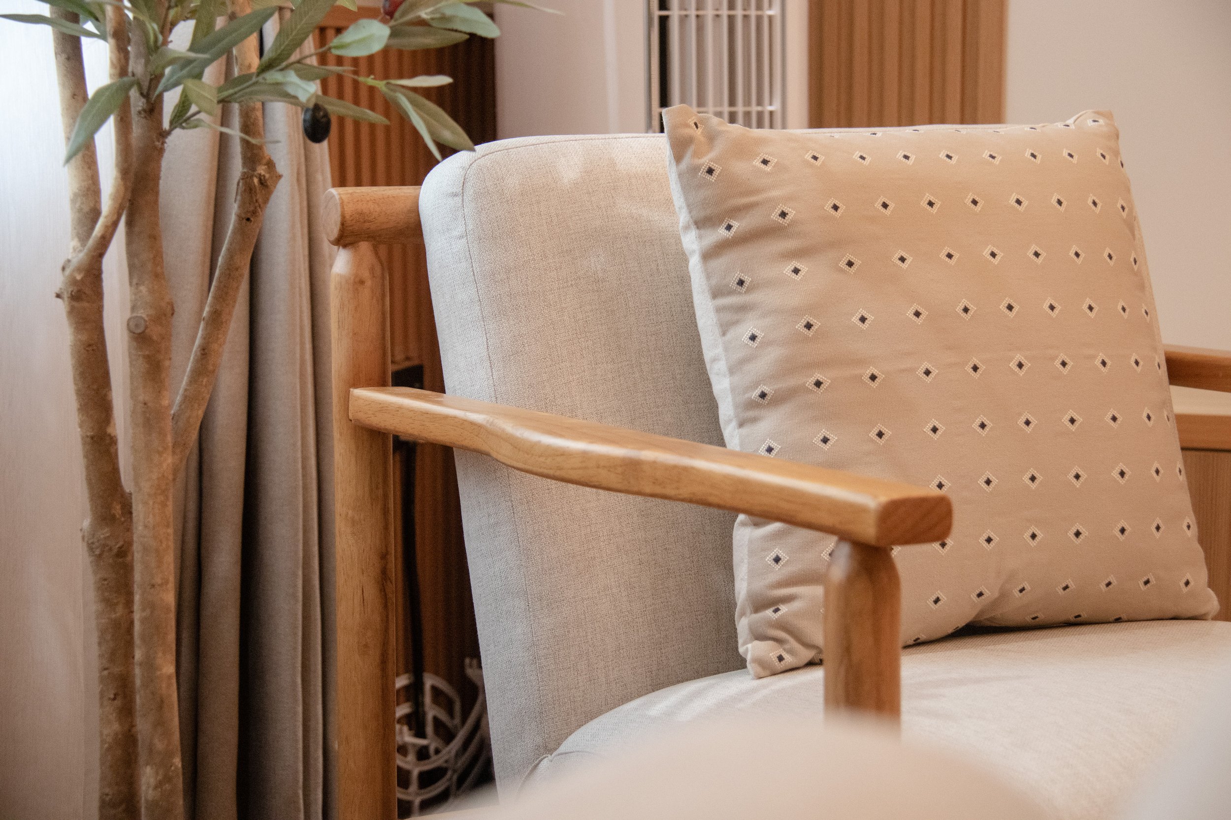Manlayuwaddy Chair_Closeup2_Thazin Condo Residence_16'96 Concepts.jpg