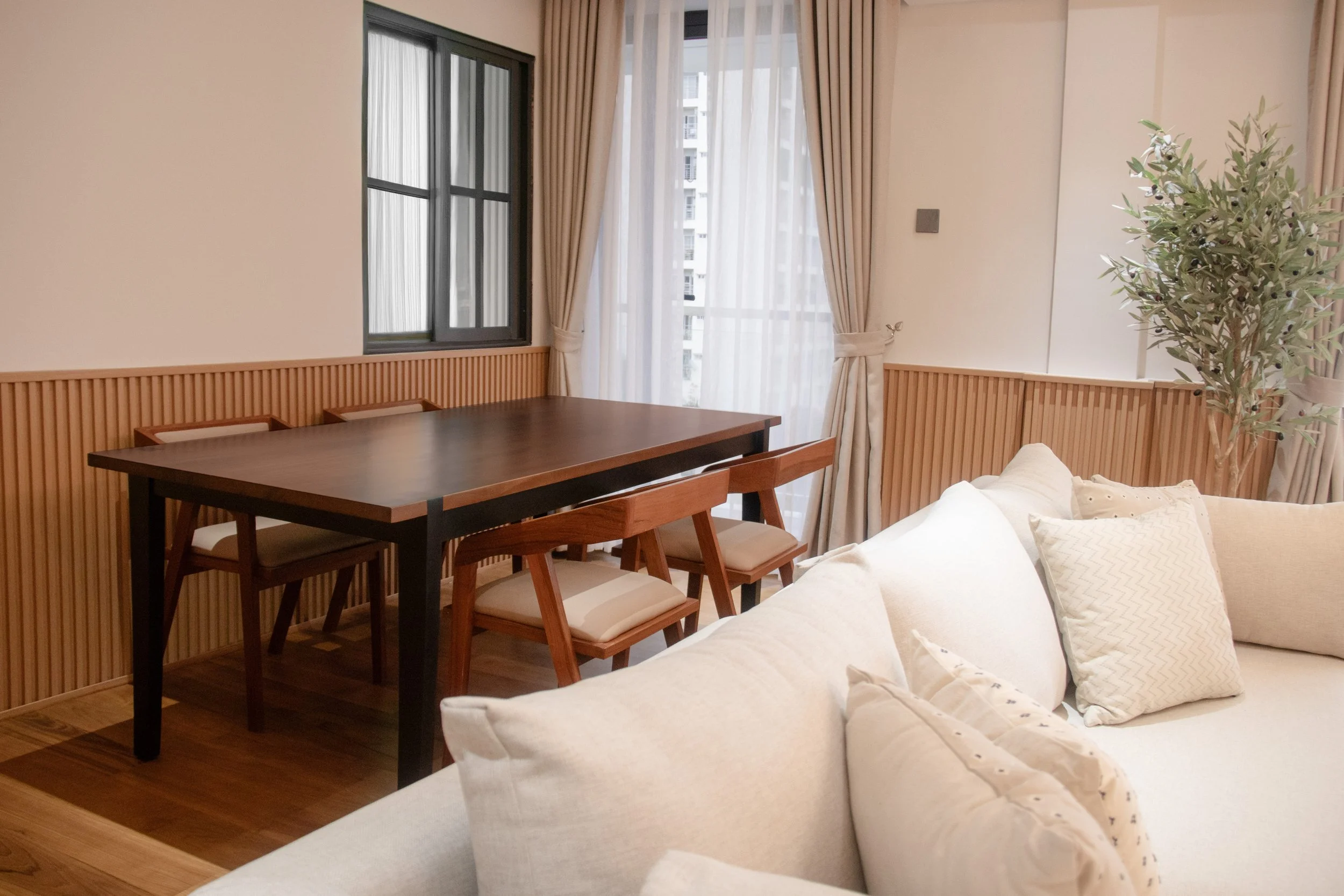 Khout Monte Table_Iso Viw_Thazin Condo Residence_16'96 Concepts.jpg