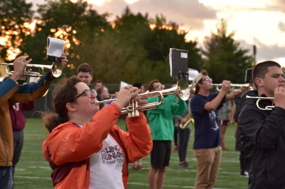 Andi Pretlow Practicing during rehearsal in front of a beautiful November sunset; Source: Sean Peters