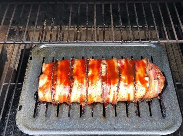 Tonight for dinner we had smoked meatloaf wrapped in bacon! .
.
.
What did y&rsquo;all eat for dinner tonight?
.
.
.
#ridgecreekfamilyfarm #pork #beef #chicken #farmtotable #farm2table #buylocal #knowyourfarmer #beefcattle #pastureraisedpork #cowsofi