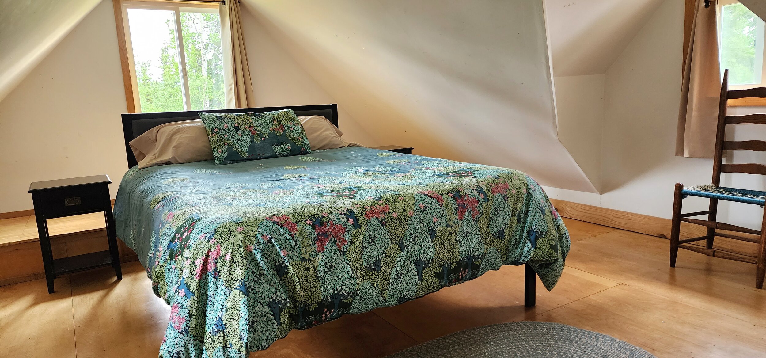  Bedroom loft, Meadow Cabin 