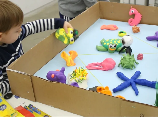 2. Participants draw the background and build clay figures based on what they learned