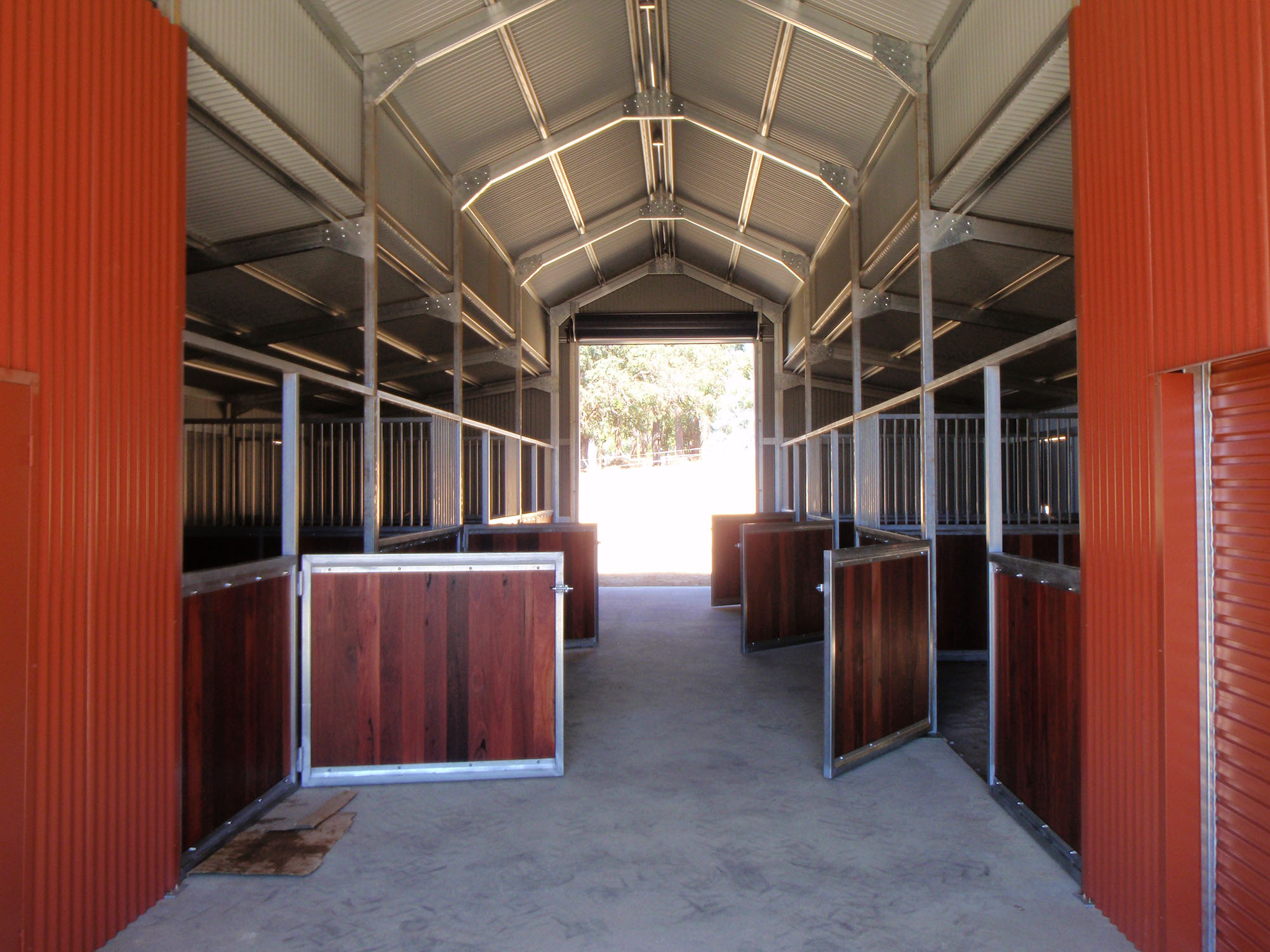 Bachofen_Bridgetown-horse_stable_swing_doors_with_Jarrah.jpg