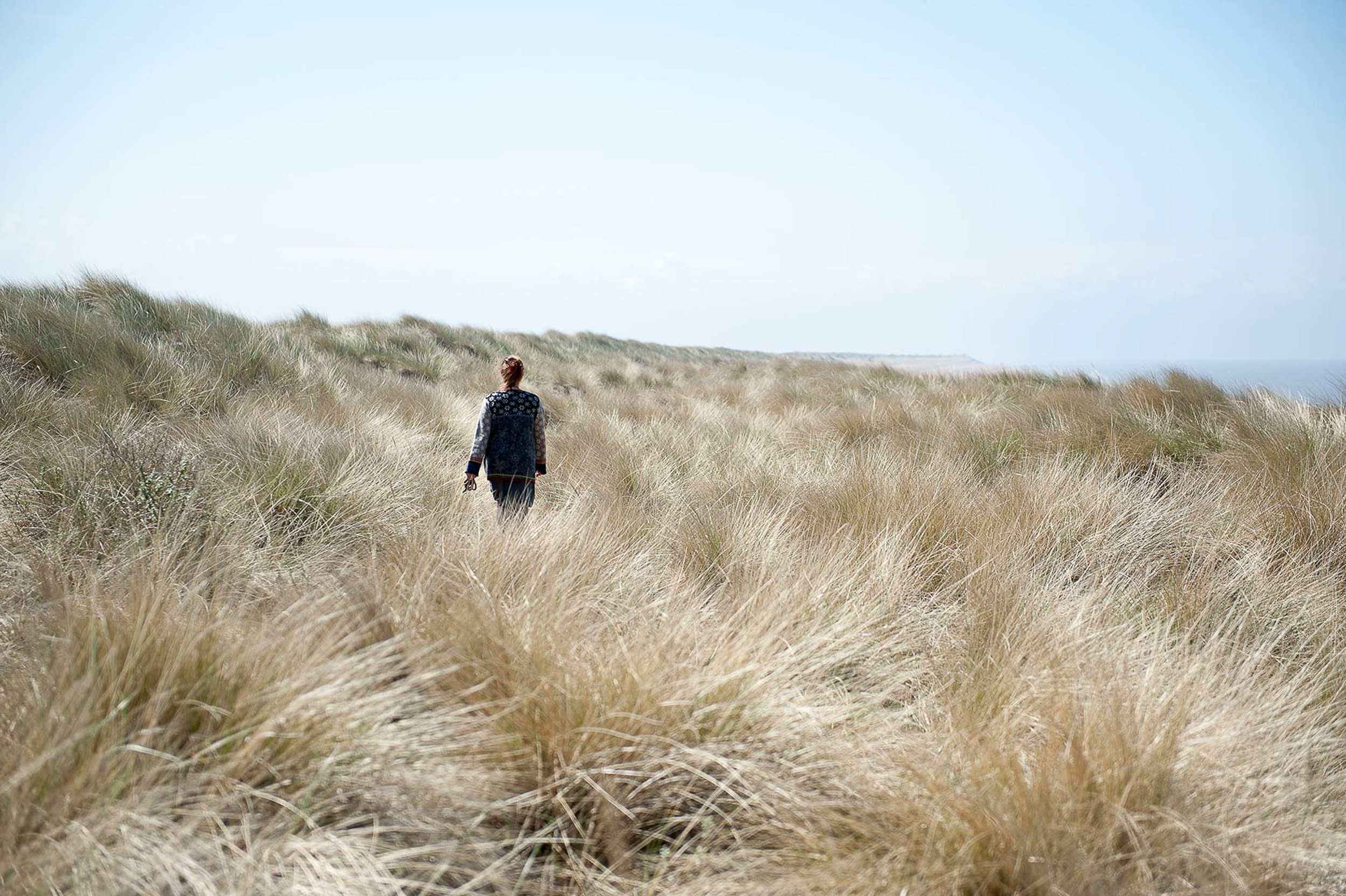 www.iaincrockart.com_landscape-Iain-Crockart-_walking-long-grass-beach.jpg