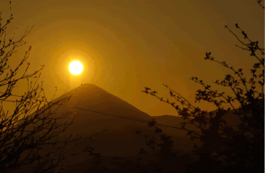 The rolling sun spectacle at Croagh Patrick