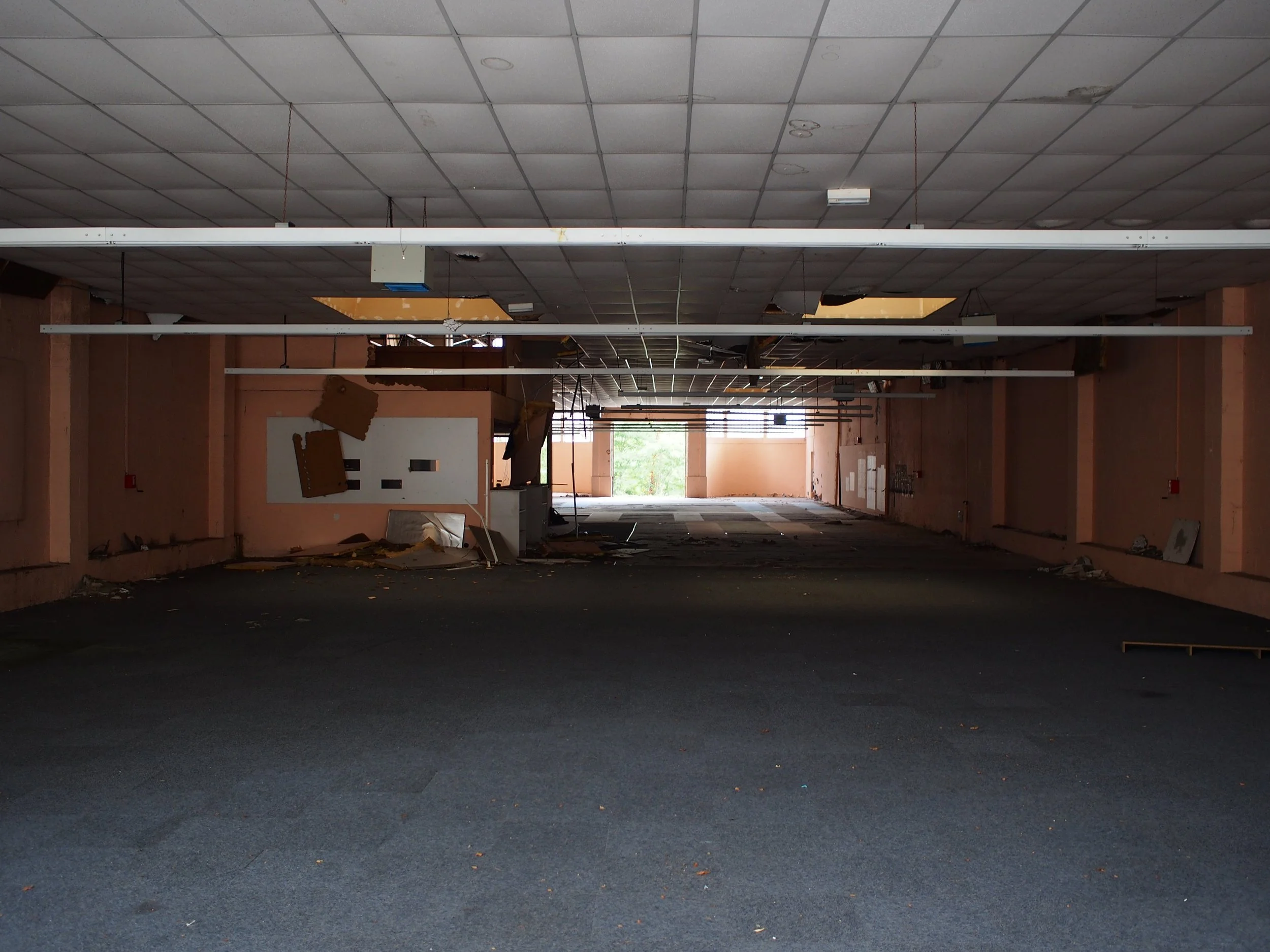 DAR WITH LOW CEILINGS