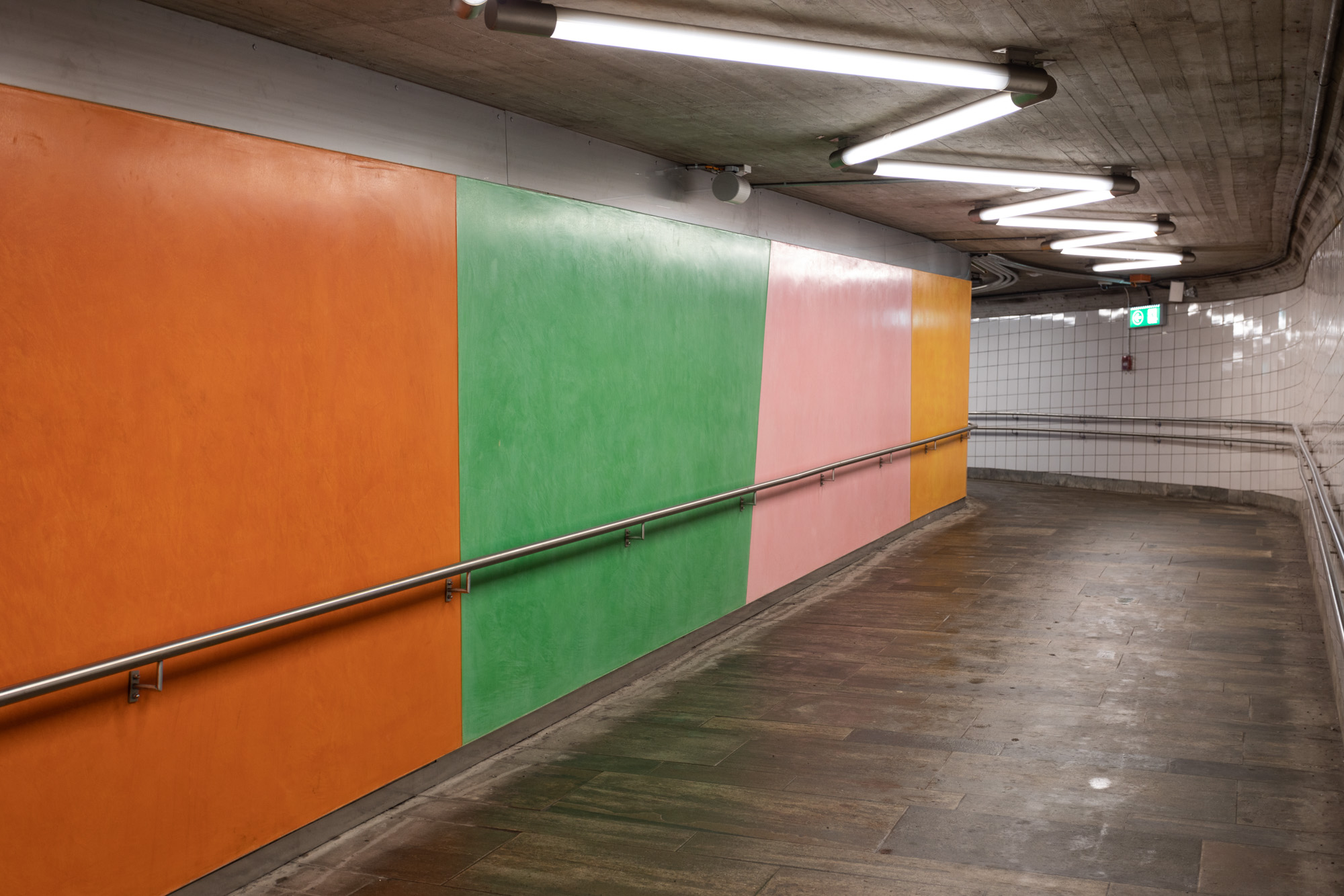   Å samle på farger..  Stucco Lustro, installed at Helsfyr Subway Station in Oslo, 2019. Commissioned by Oslo Kommune and Sporveien 