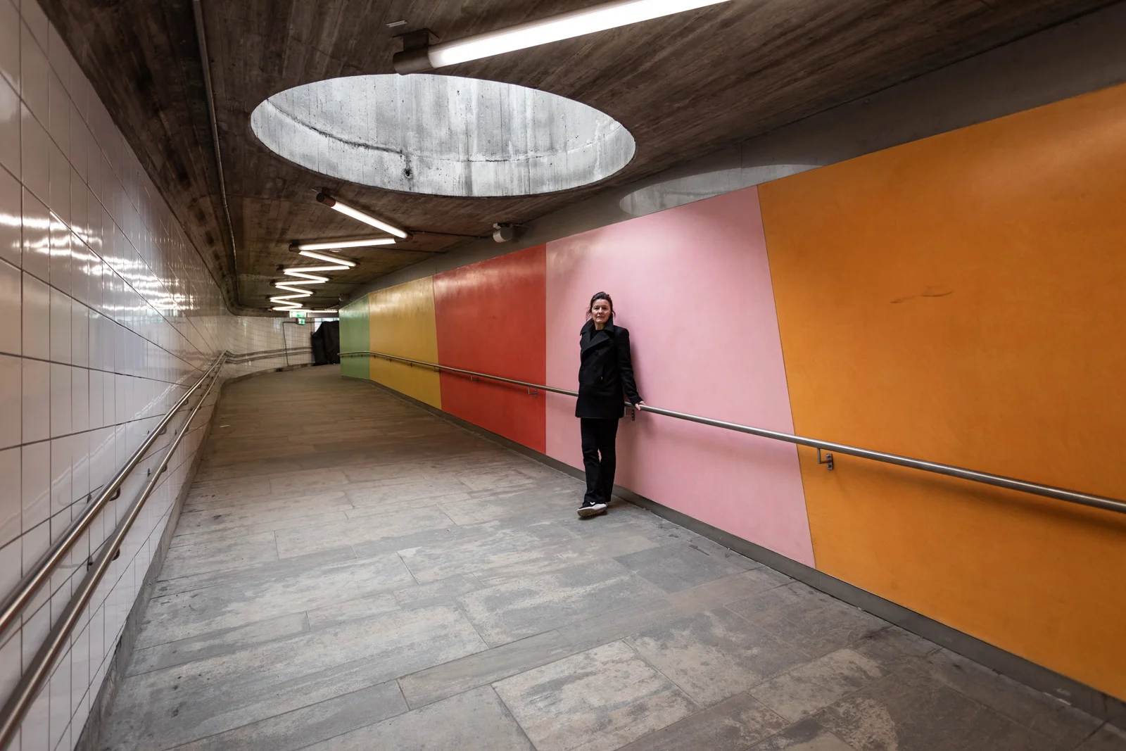 Å samle på farger.. Stucco Lustro, installed at Helsfyr Subway Station in Oslo, 2019. Commissioned by Oslo Kommune and Sporveien