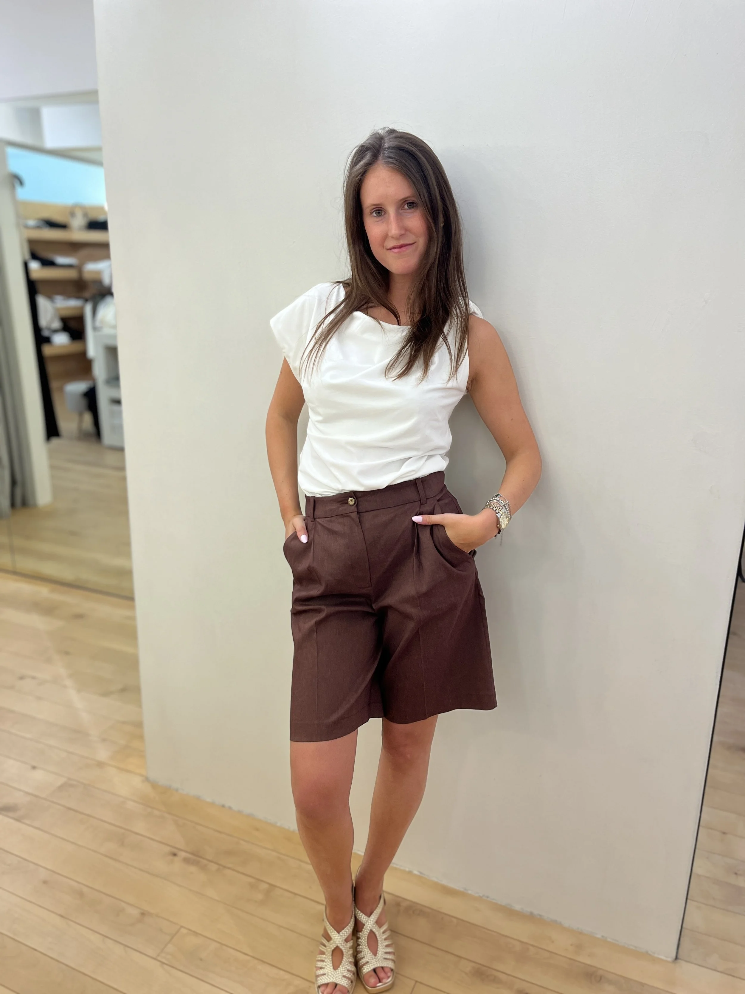 Uniek Witte T-shirt – Asymmetrisch & Stoer