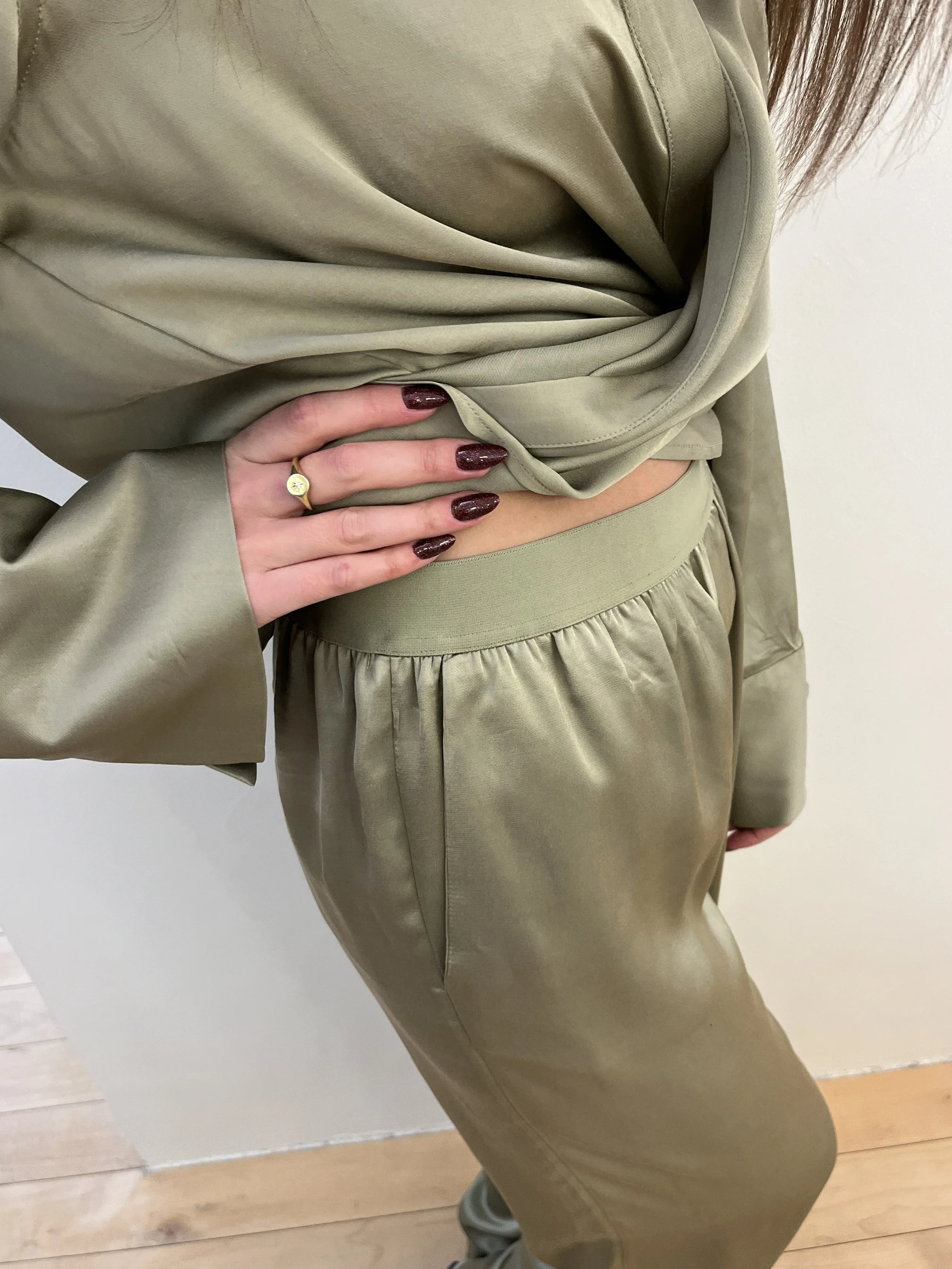 Losse broek Ibana in olive light green