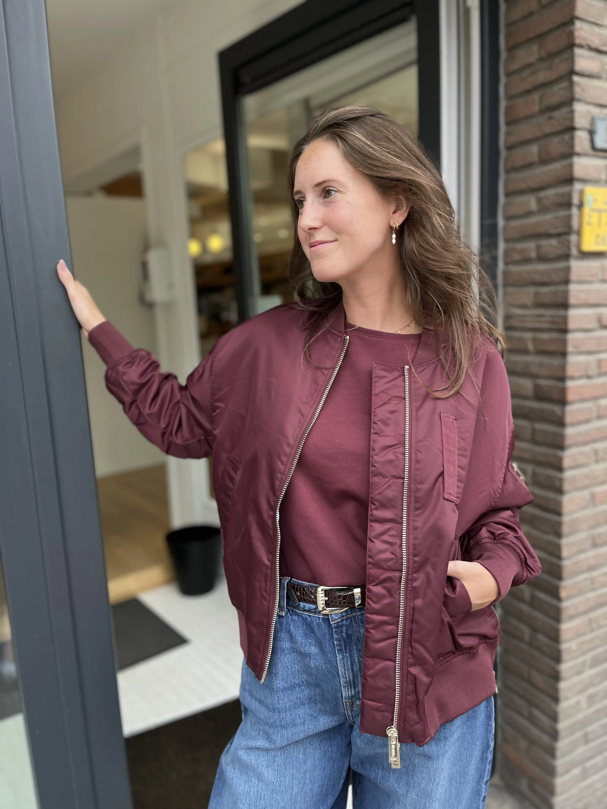 De bordeaux bomber van Mos Mosh