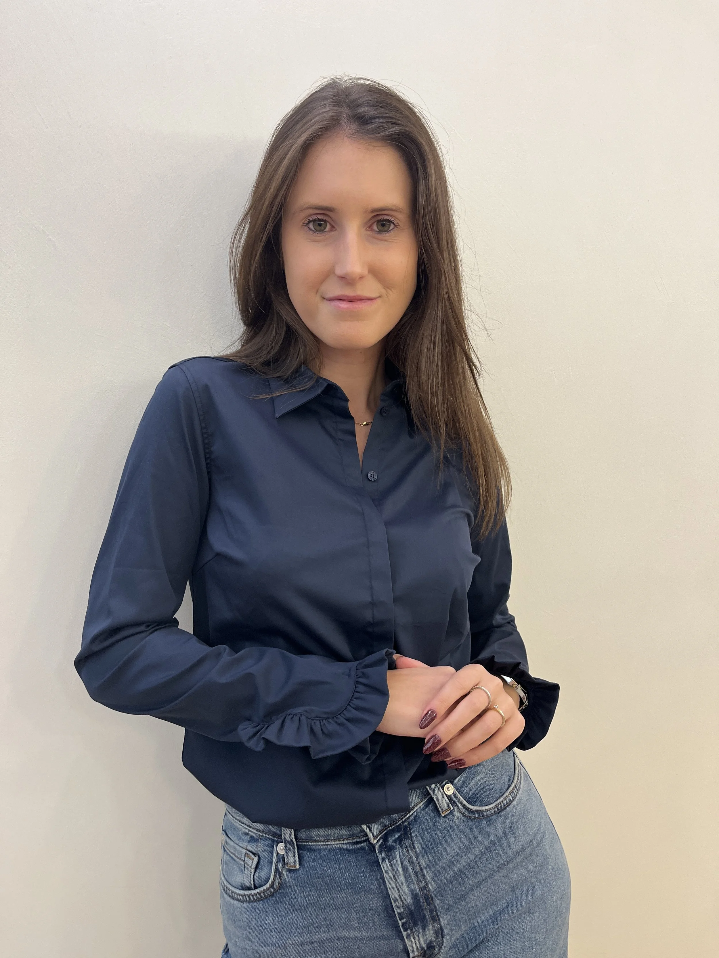 Donkerblauwe Mos Mosh bloes met detail aan de mouw