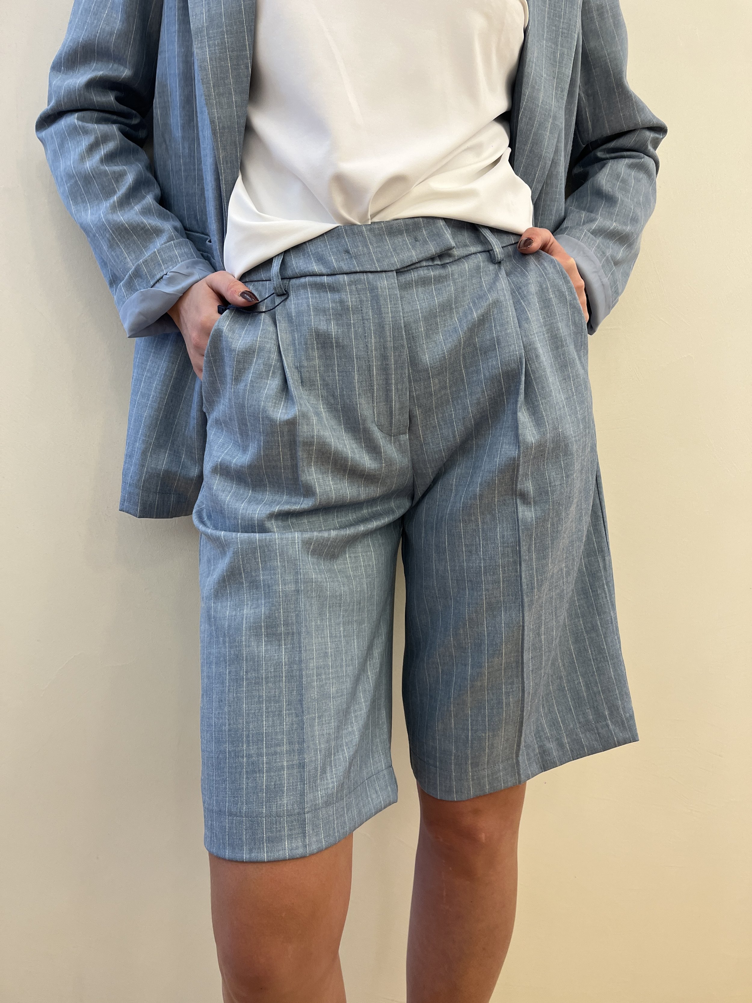 Trendy Bermuda Signature met bijpassende blazer