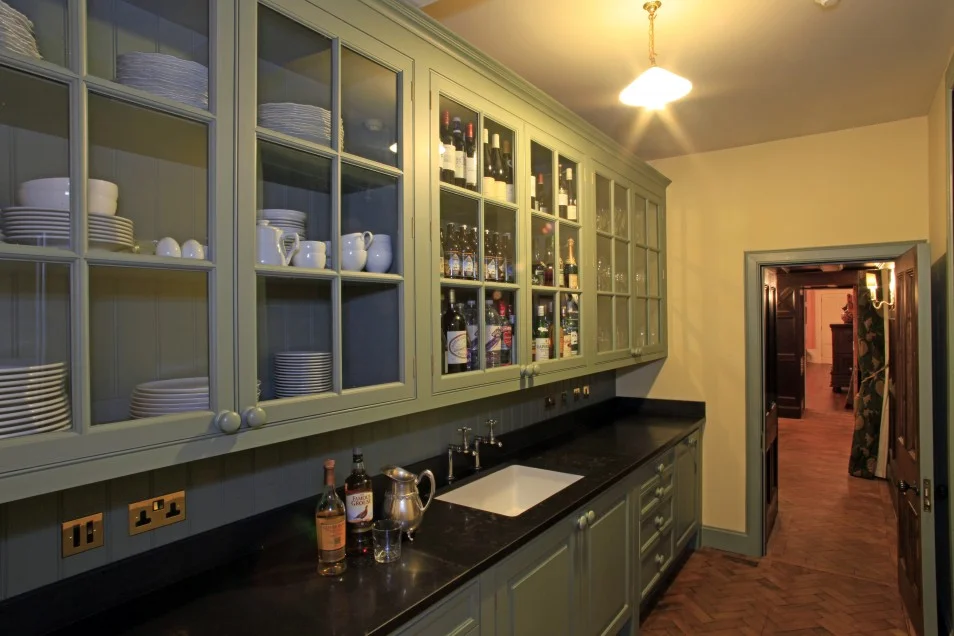 drinks-servery-for-Aldourie-Castle.jpg