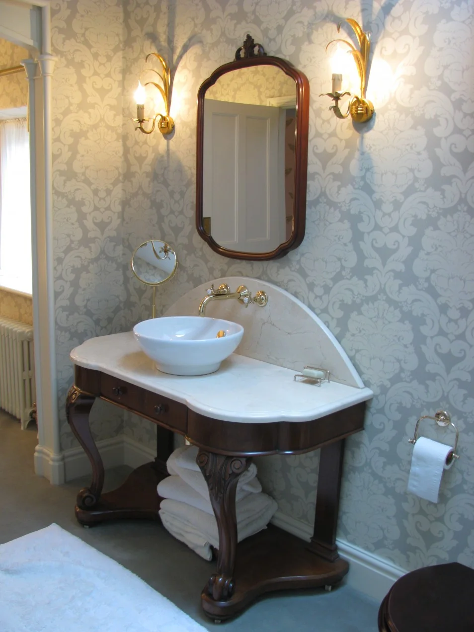Carved mirror in mahogany_0.jpg