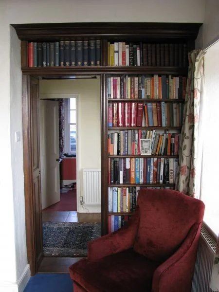 Doorway-bookcase-in-oak (5).jpg
