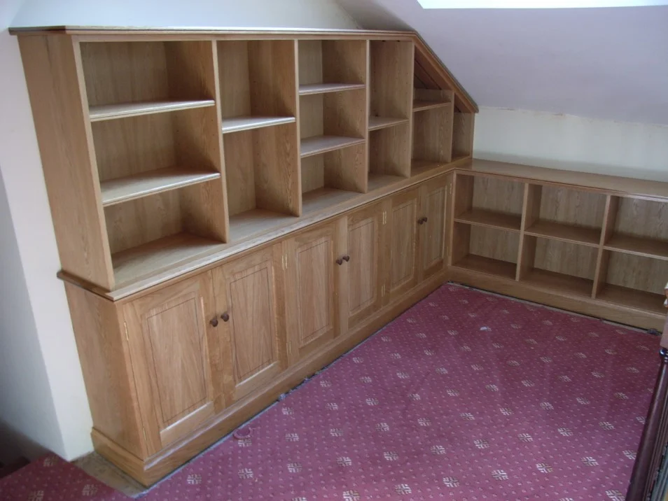 fitted-oak-bookcase-with-rosewood-inlay.jpg