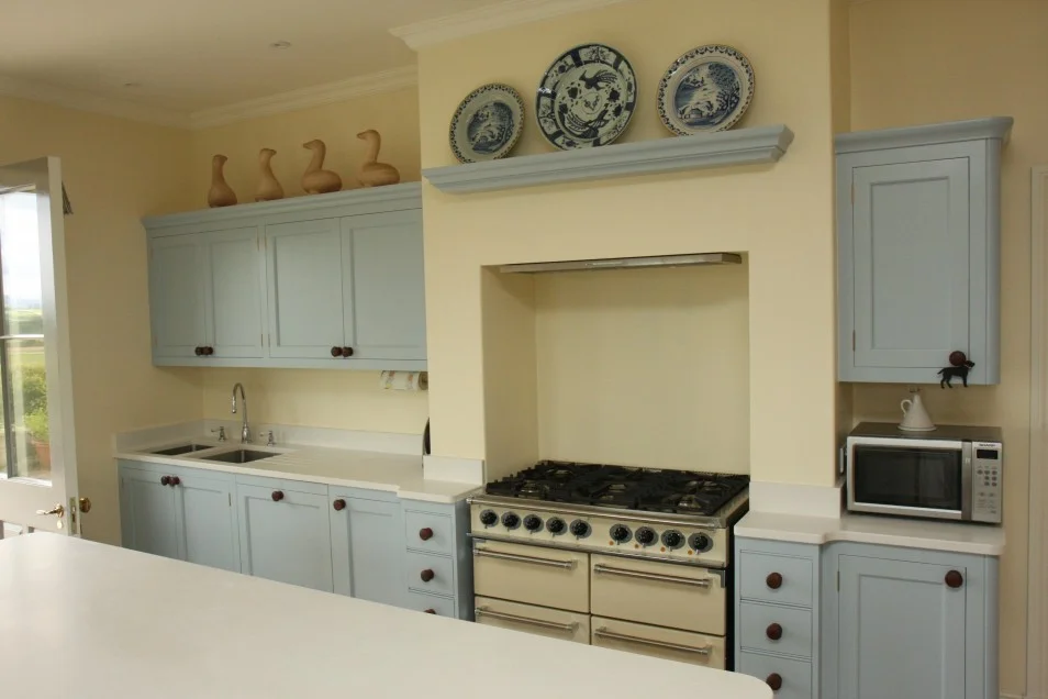 handmade-kitchen-in-painted-tulipwood-and-oak (4).jpg