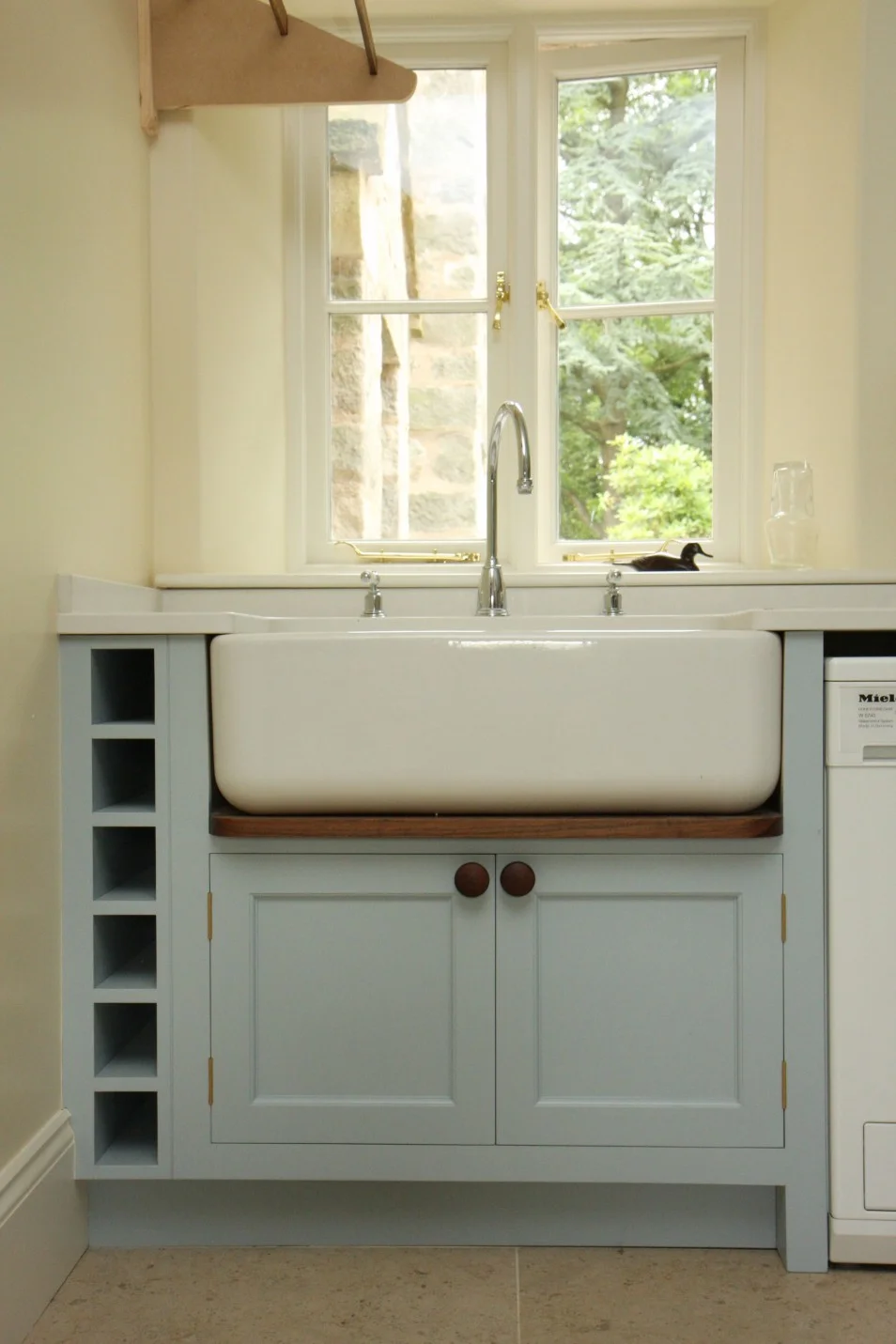 handmade-kitchen-in-painted-tulipwood-and-walnut (3).jpg
