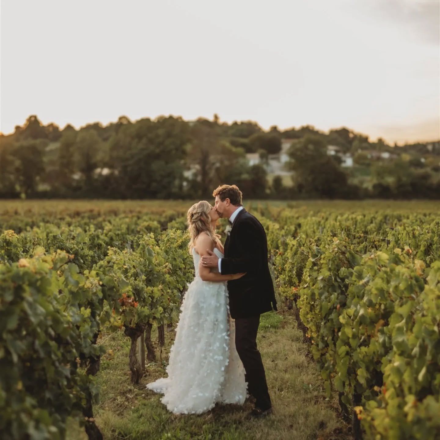 Chloe and Ben at Ch&acirc;teau de Garde 🇫🇷
.
.
.
.
.
#gettingmarriedinfrance #wedspo #chateauweddingphotographer #destinationweddingphotographer #chateauwedding #weddinginfrance #weddingdress #shesaidyes #weddinginfrance #chateauwedding #dordognewe