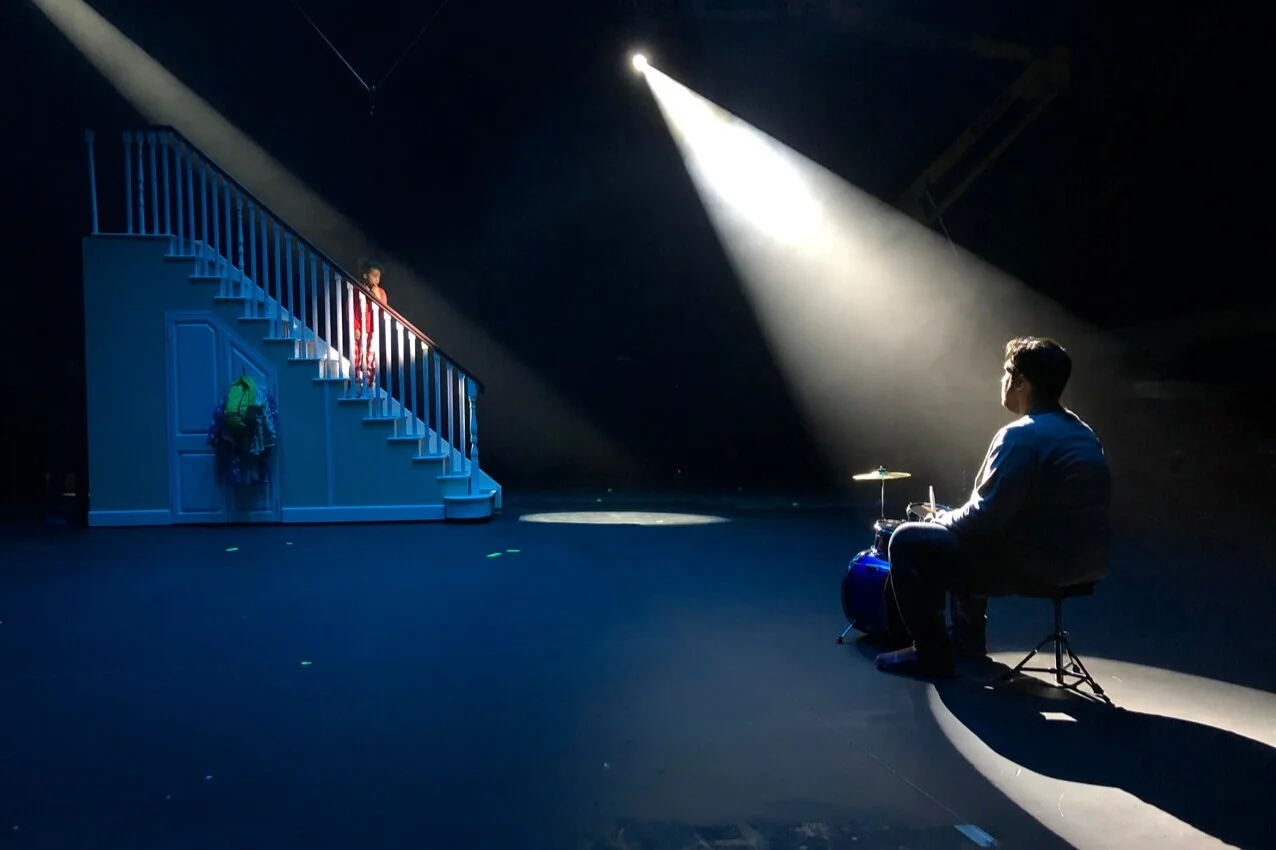4.stairs_meeting.jpg